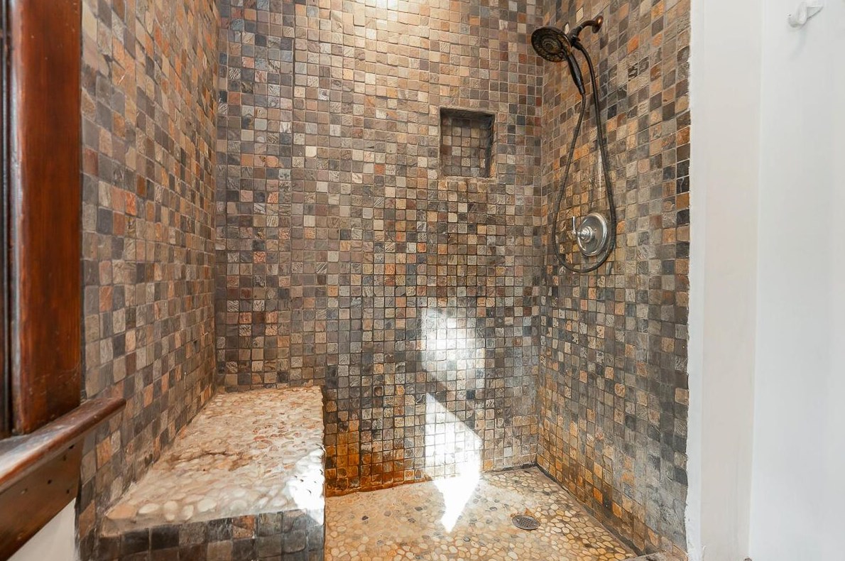 107 Price Rd, Columbus OH 43230-3303 exterior