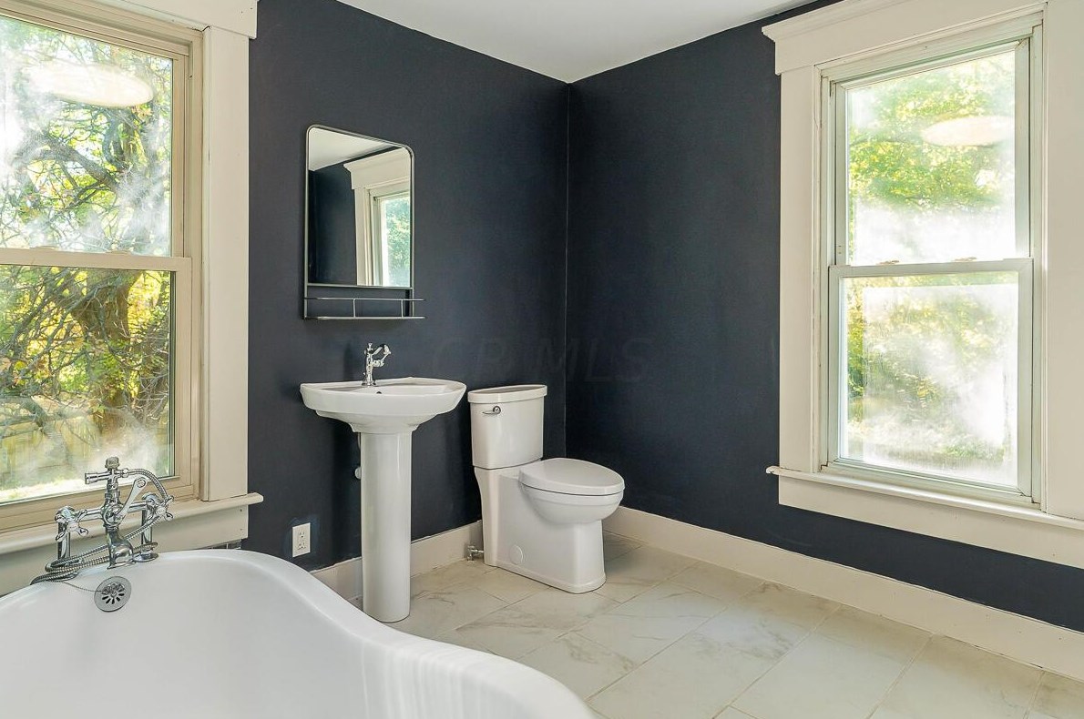 107 Price Rd, Columbus OH 43230-3303 exterior