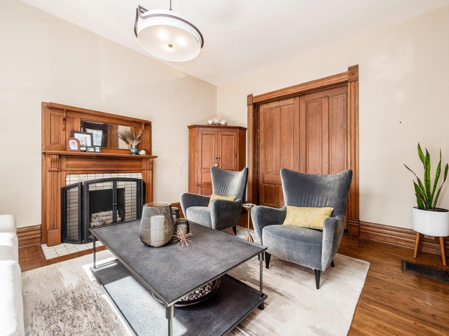 464 Vermont Pl, Columbus OH 43201-3130 exterior