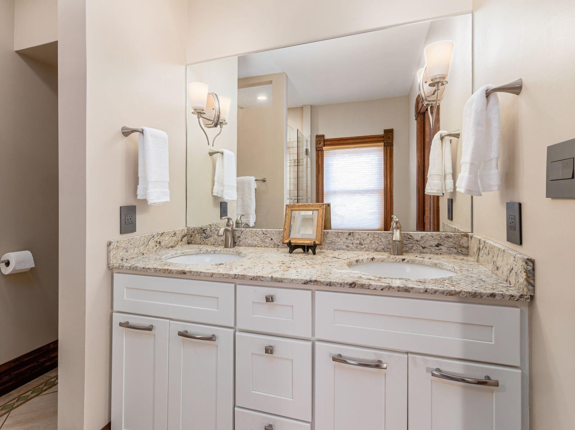 464 Vermont Pl, Columbus OH 43201-3130 exterior