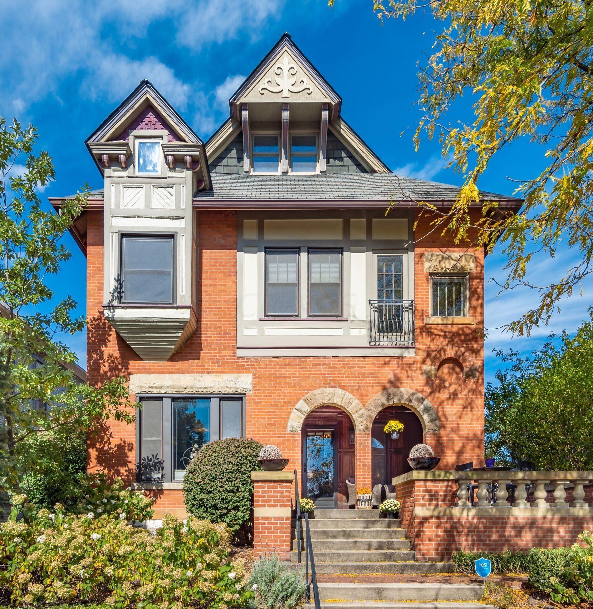 464 Vermont Pl, Columbus, OH 43201-3131