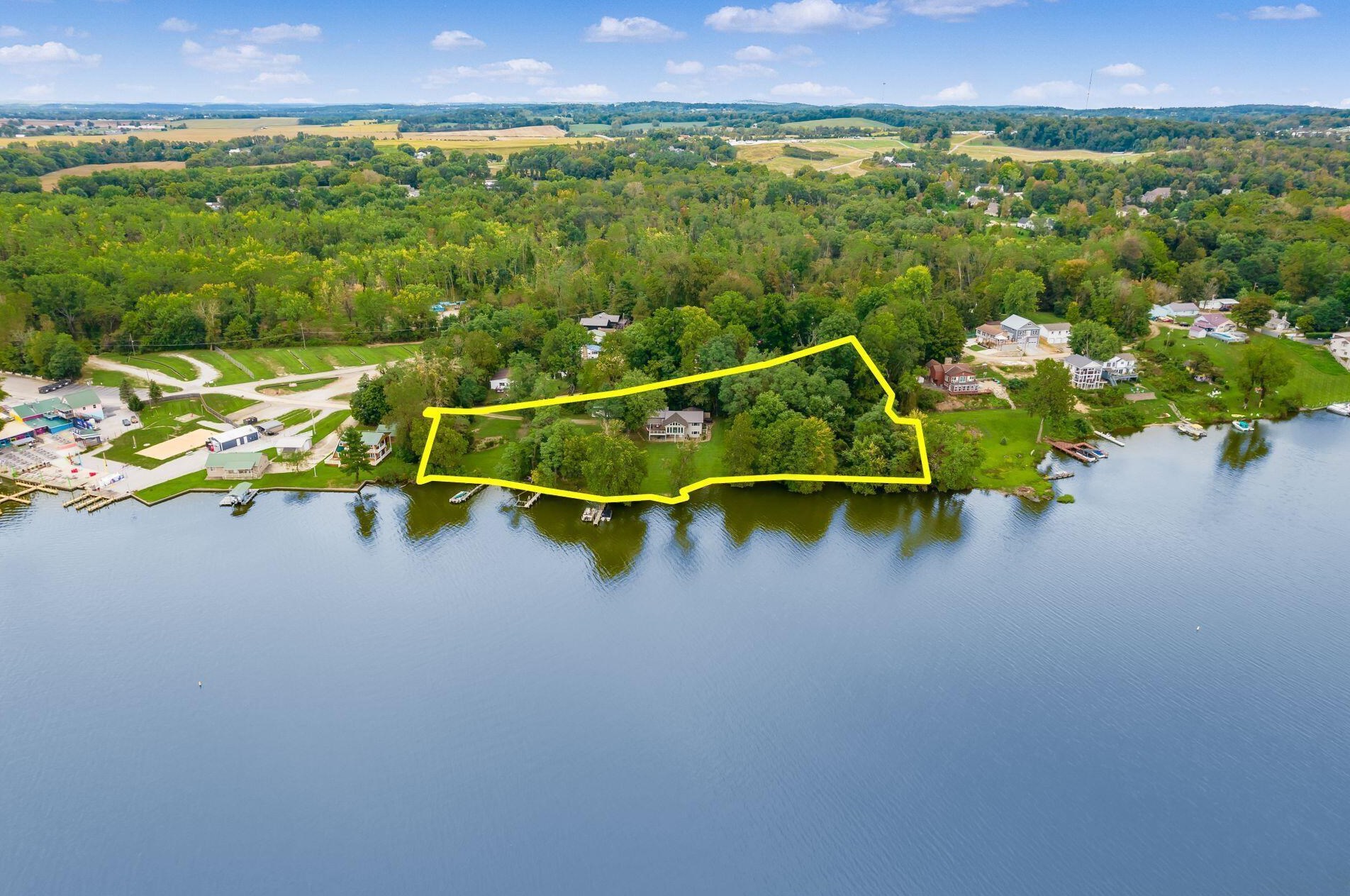 30 Lake Dr, Thornville, OH 43076-9336