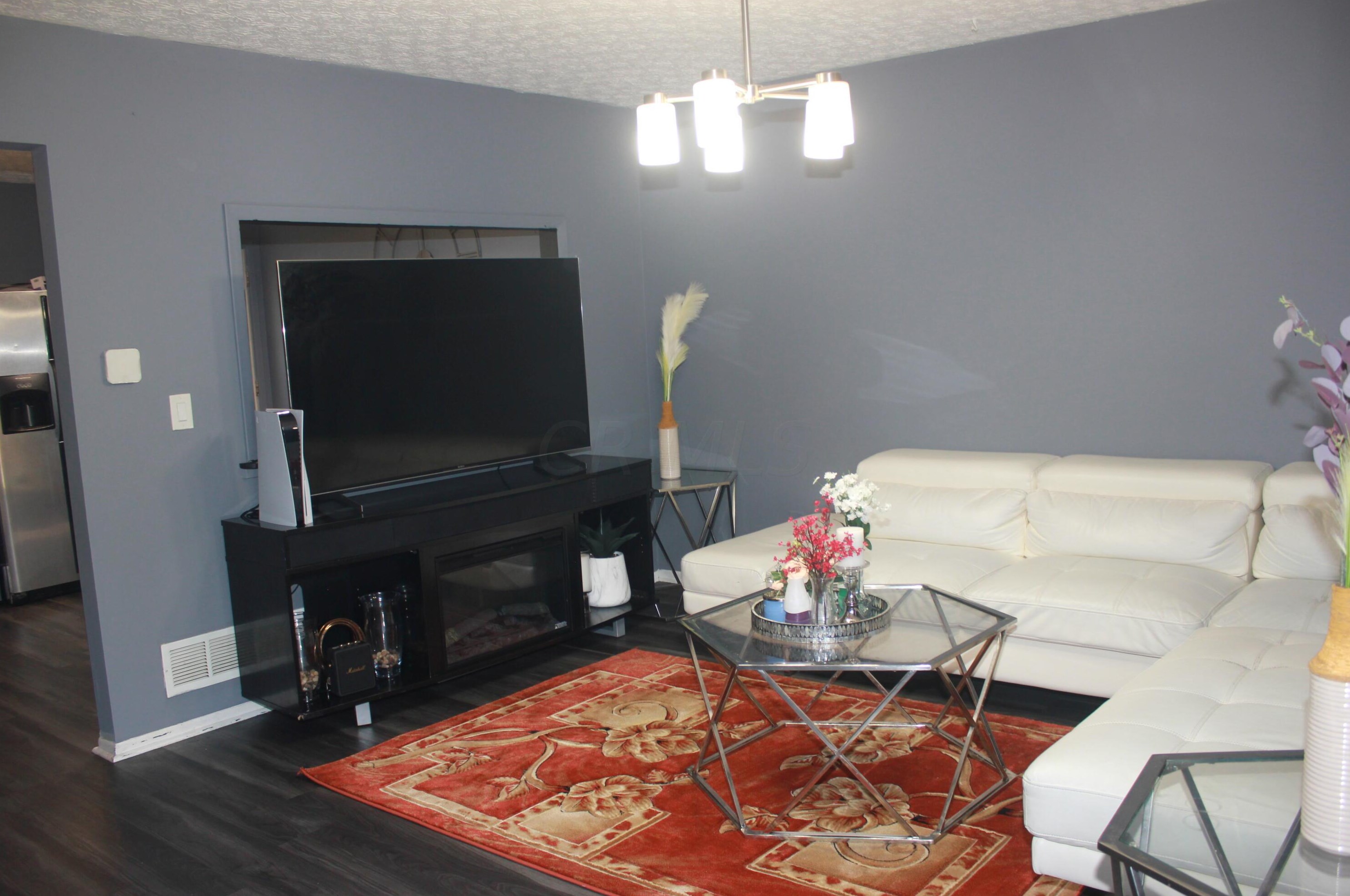 2106 Summer Breeze Dr, Columbus, OH 43223-3257
