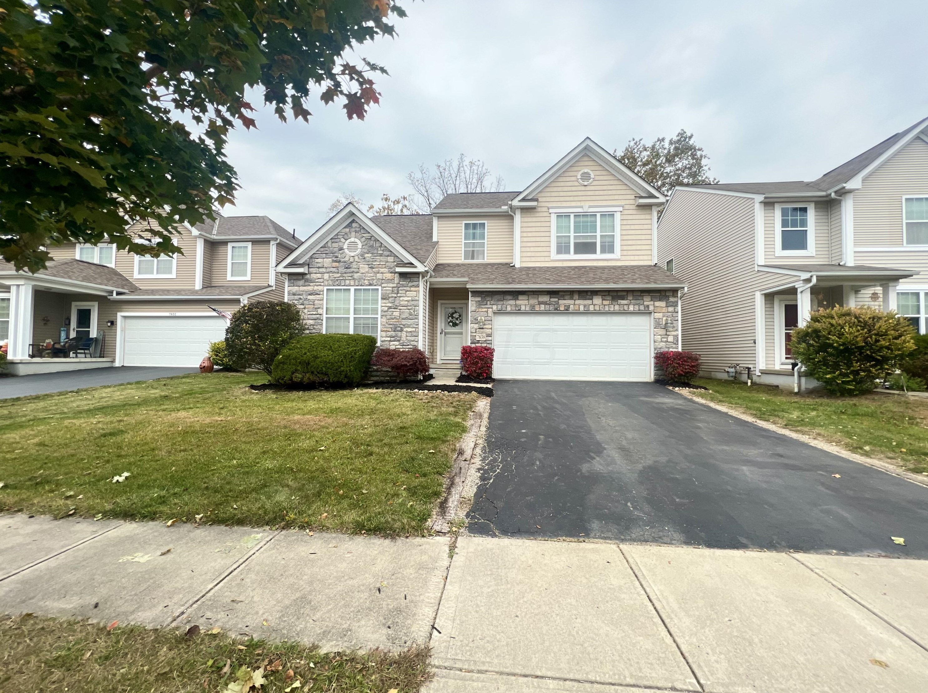 7838 Waggoner Trace Dr, Blacklick, OH 43004