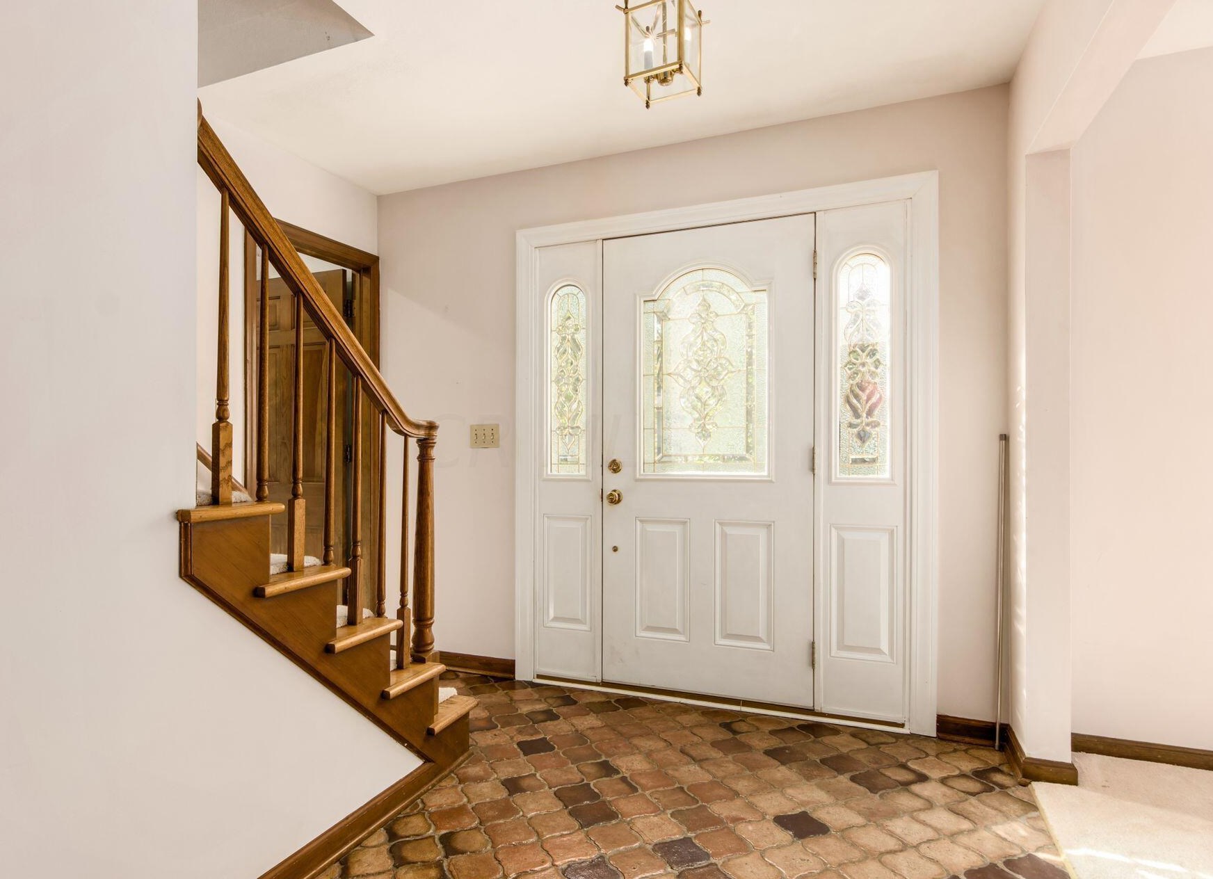 96 Hillcrest Dr, Westerville, OH 43081-2416