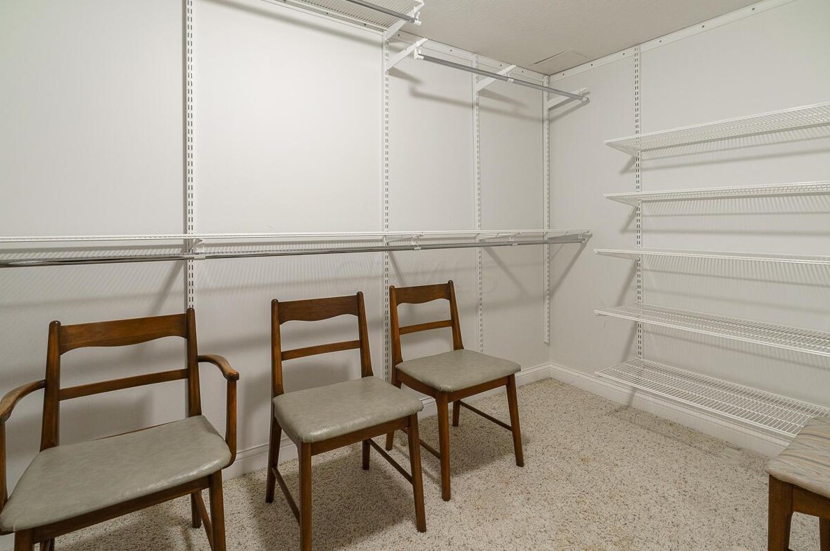 1620 Mccoy Rd, Columbus OH 43220-4408 exterior