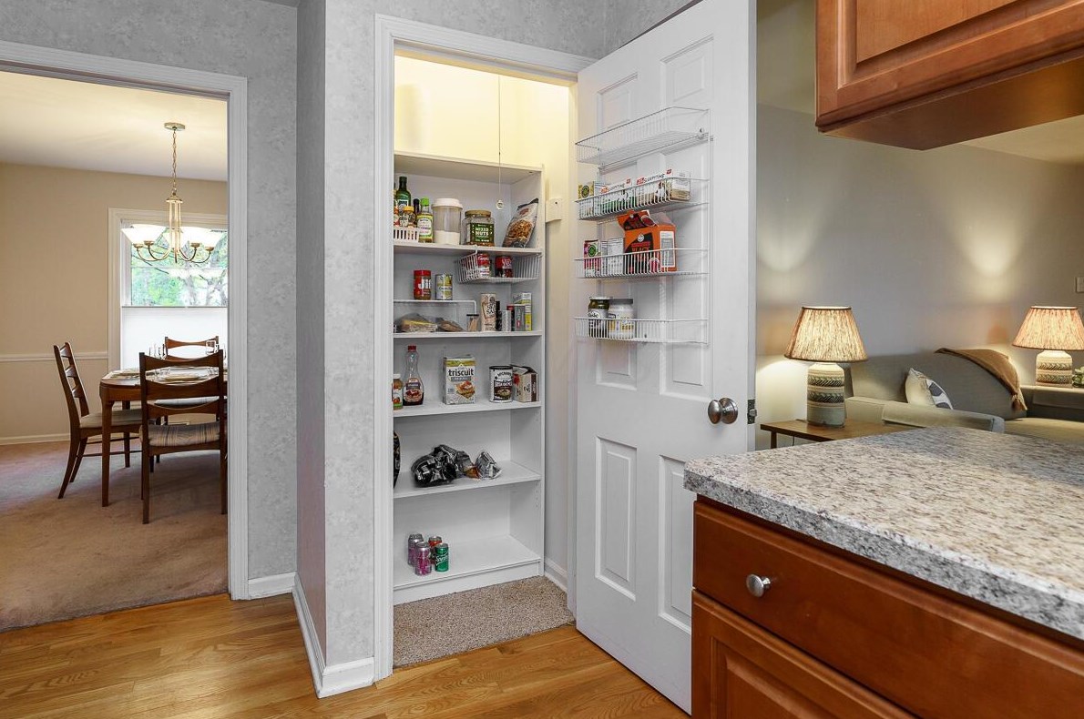 1620 Mccoy Rd, Columbus OH 43220-4408 exterior