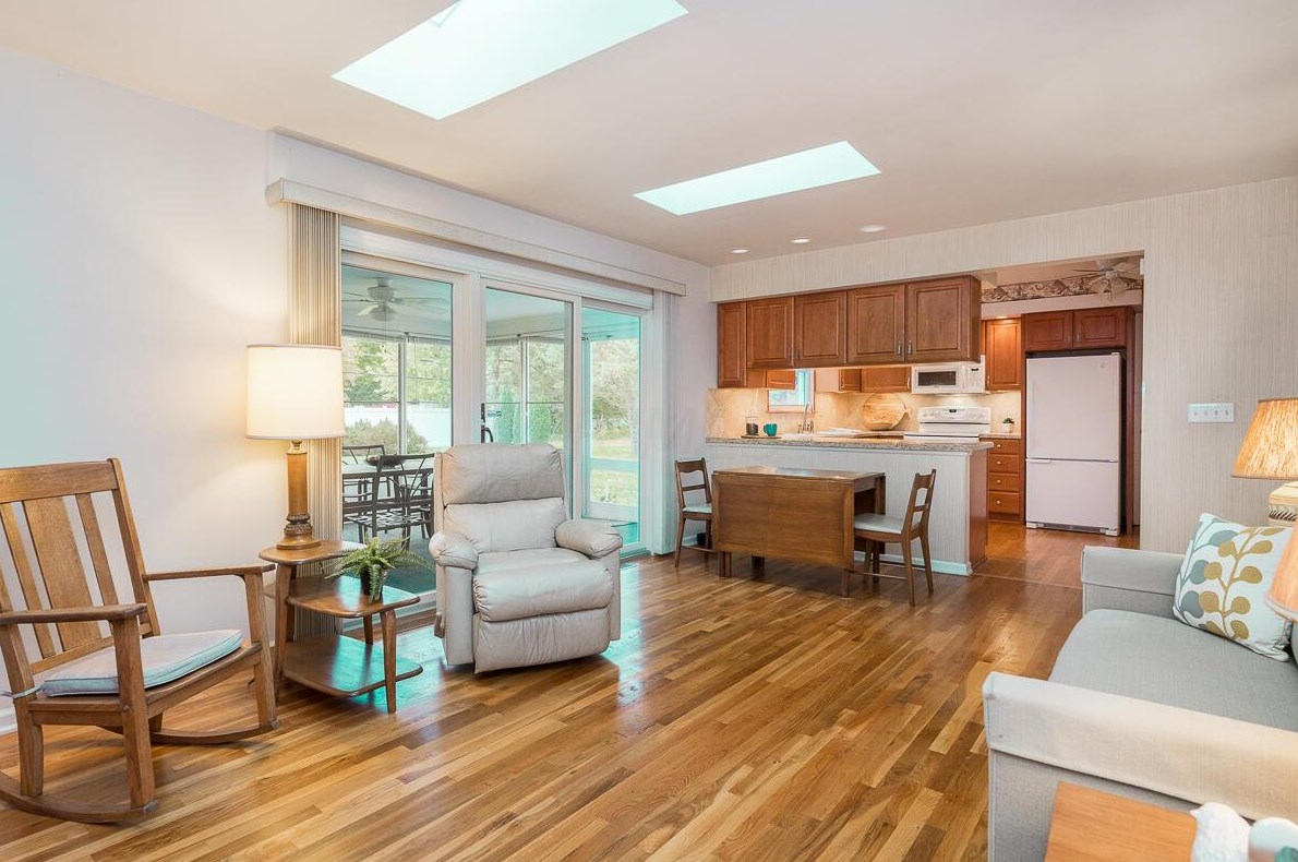 1620 Mccoy Rd, Columbus OH 43220-4408 exterior