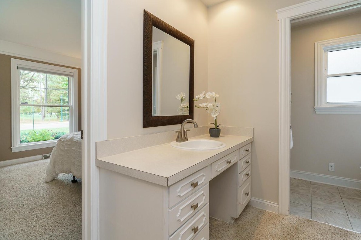 1620 Mccoy Rd, Columbus OH 43220-4408 exterior