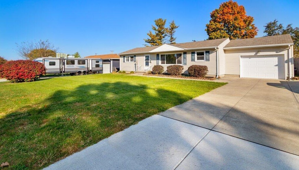 826 Crescent Dr, Urbana, OH 43078-2220