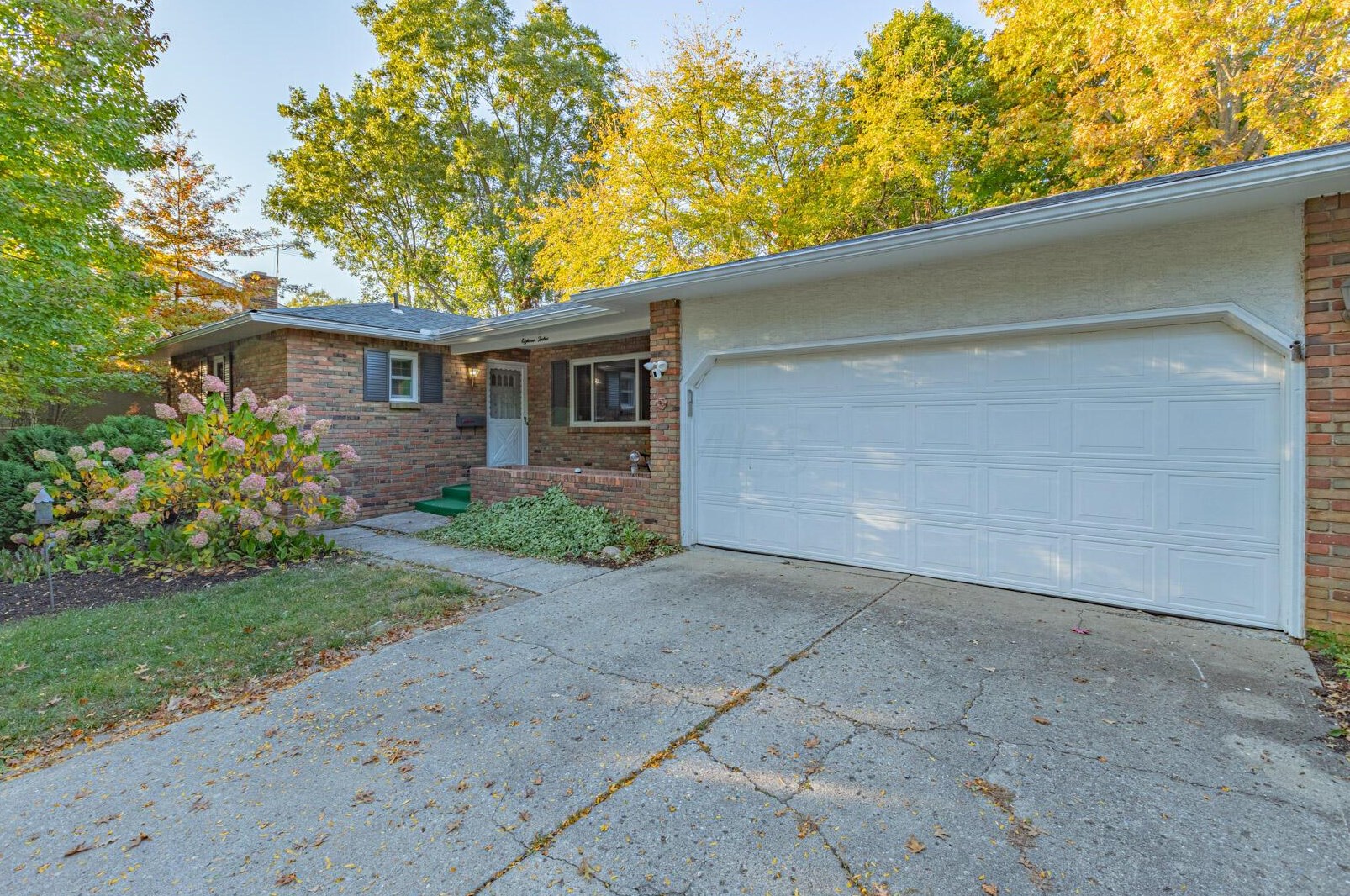 1812 White Pine Ct, Columbus, OH 43229-3650