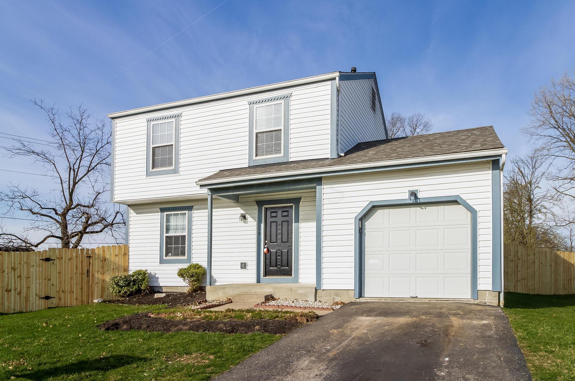 2279 Golden Leaf Ln, Columbus OH  43223-6251 exterior