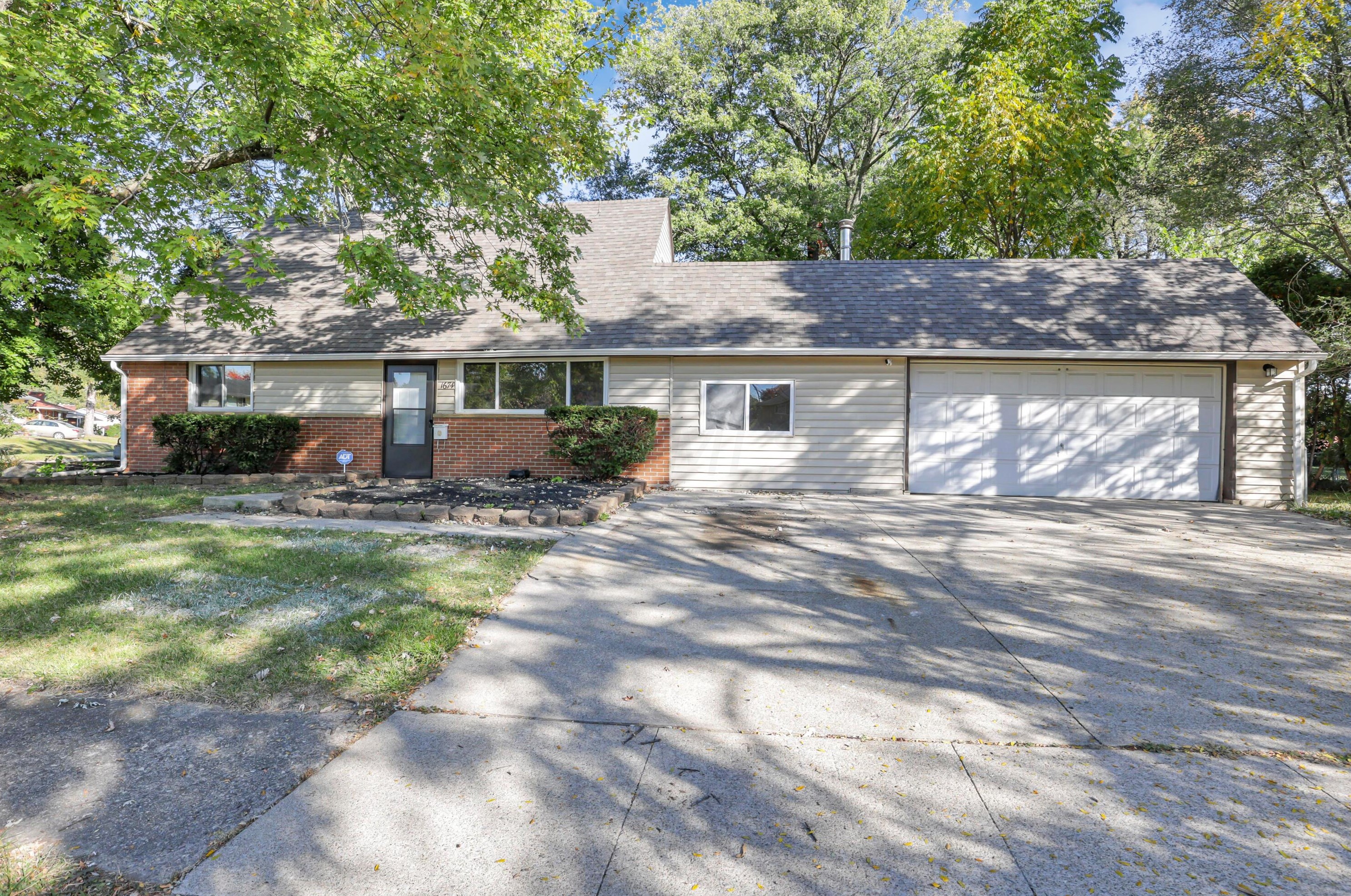 1674 Adair Rd, Columbus, OH 43227-3302