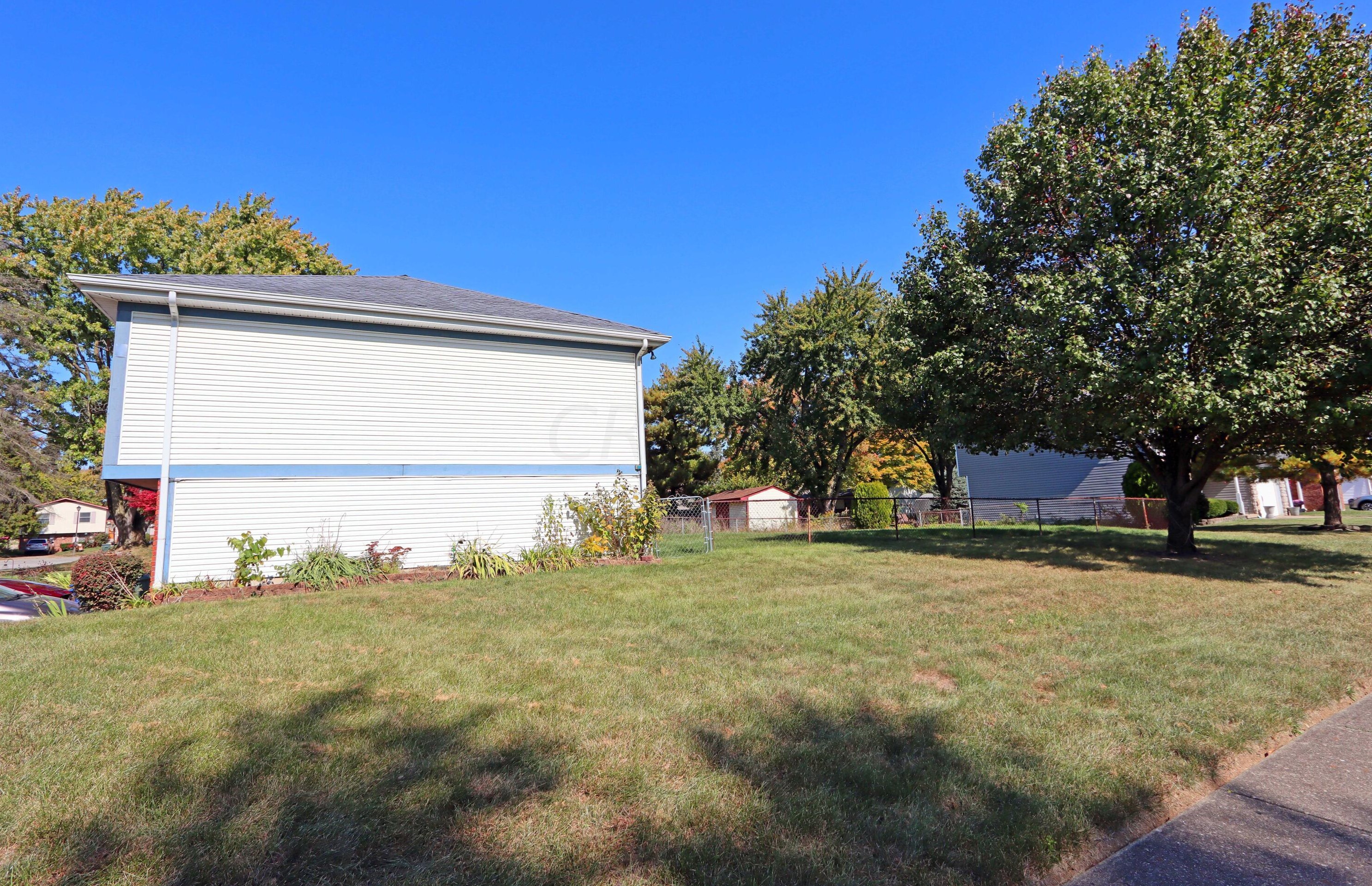 3922 Bayberry Cir, Columbus, OH 43207-4605