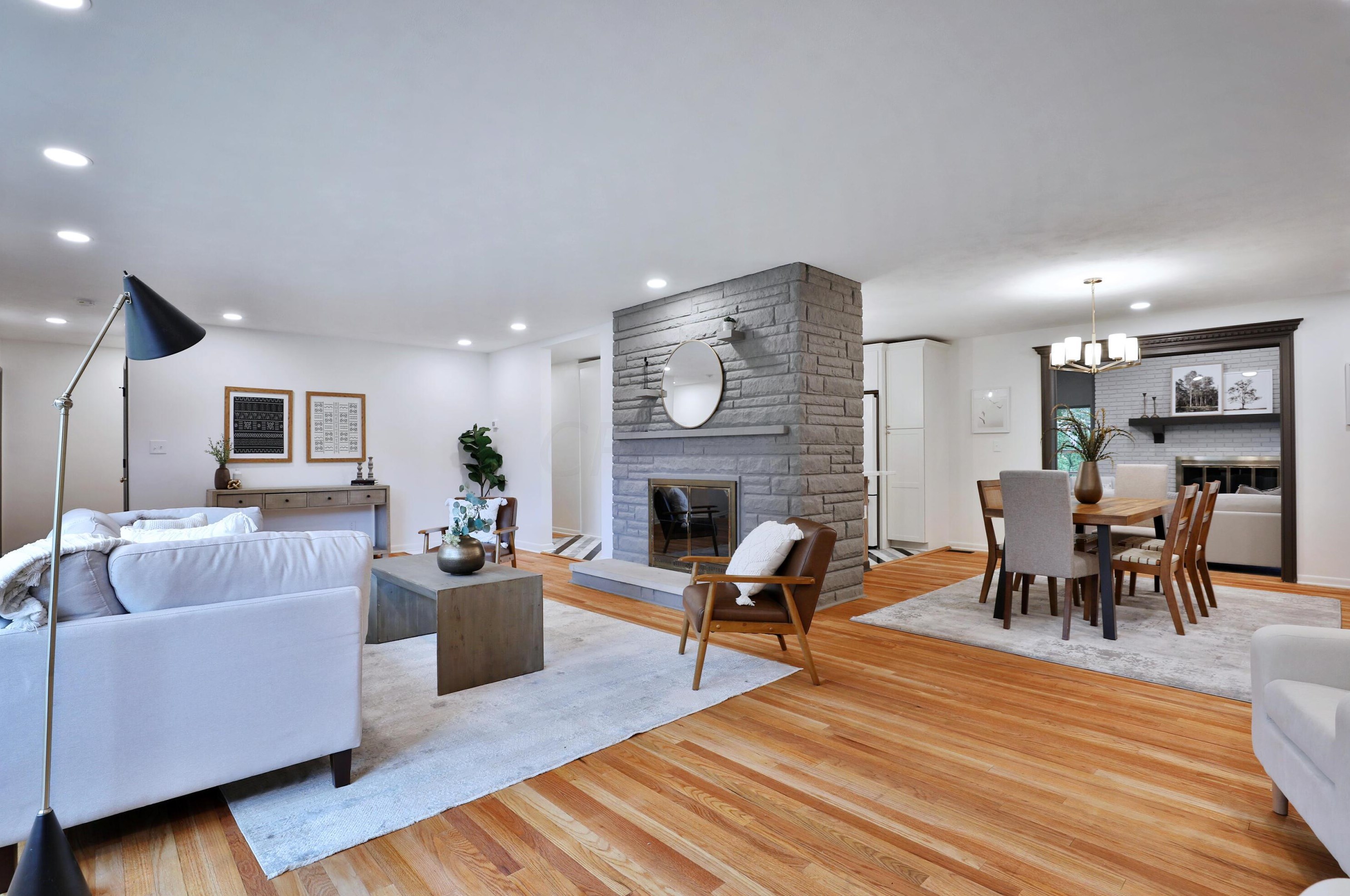 2277 Nayland Rd, Columbus OH  43220-4654 exterior