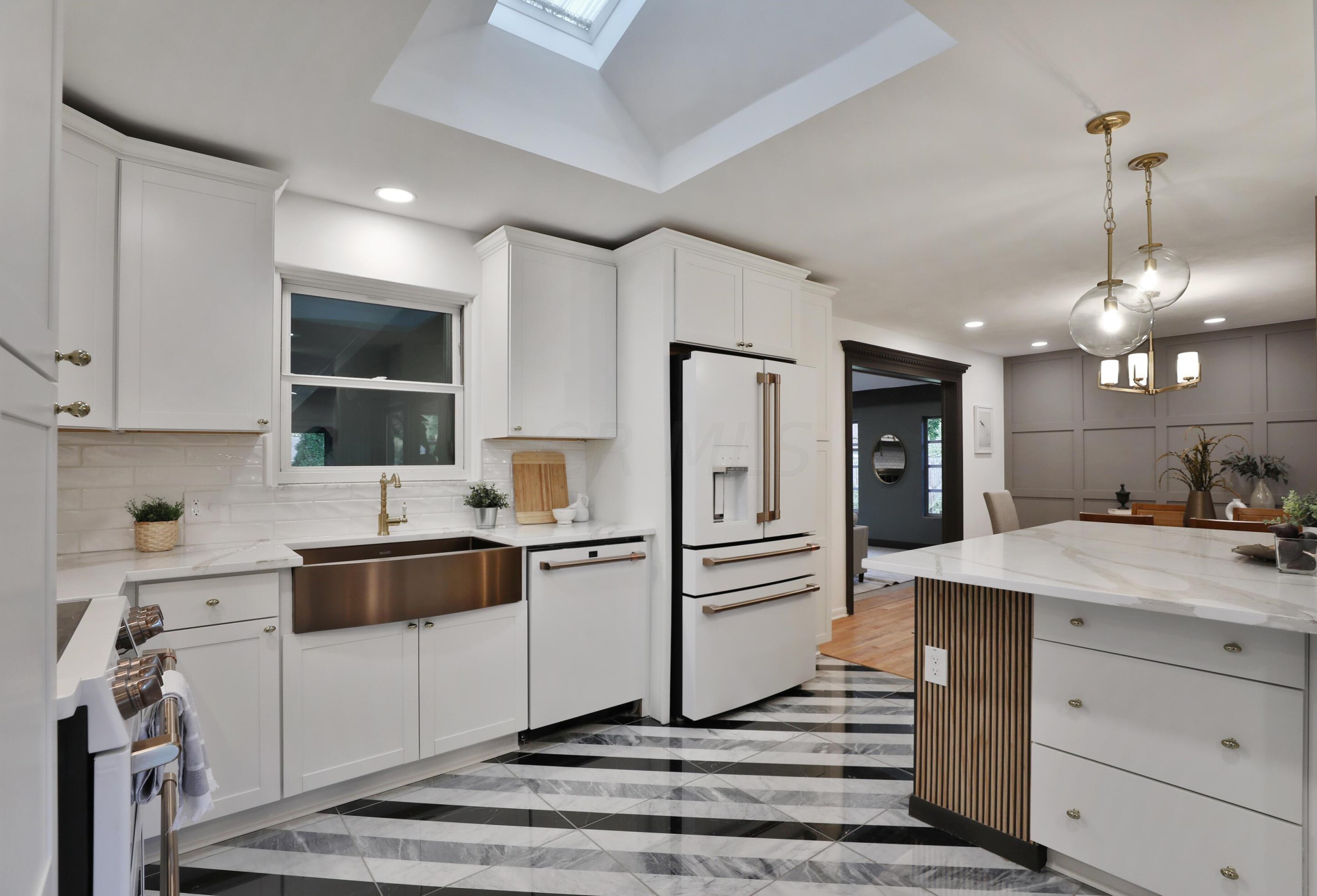 2277 Nayland Rd, Columbus OH  43220-4654 exterior