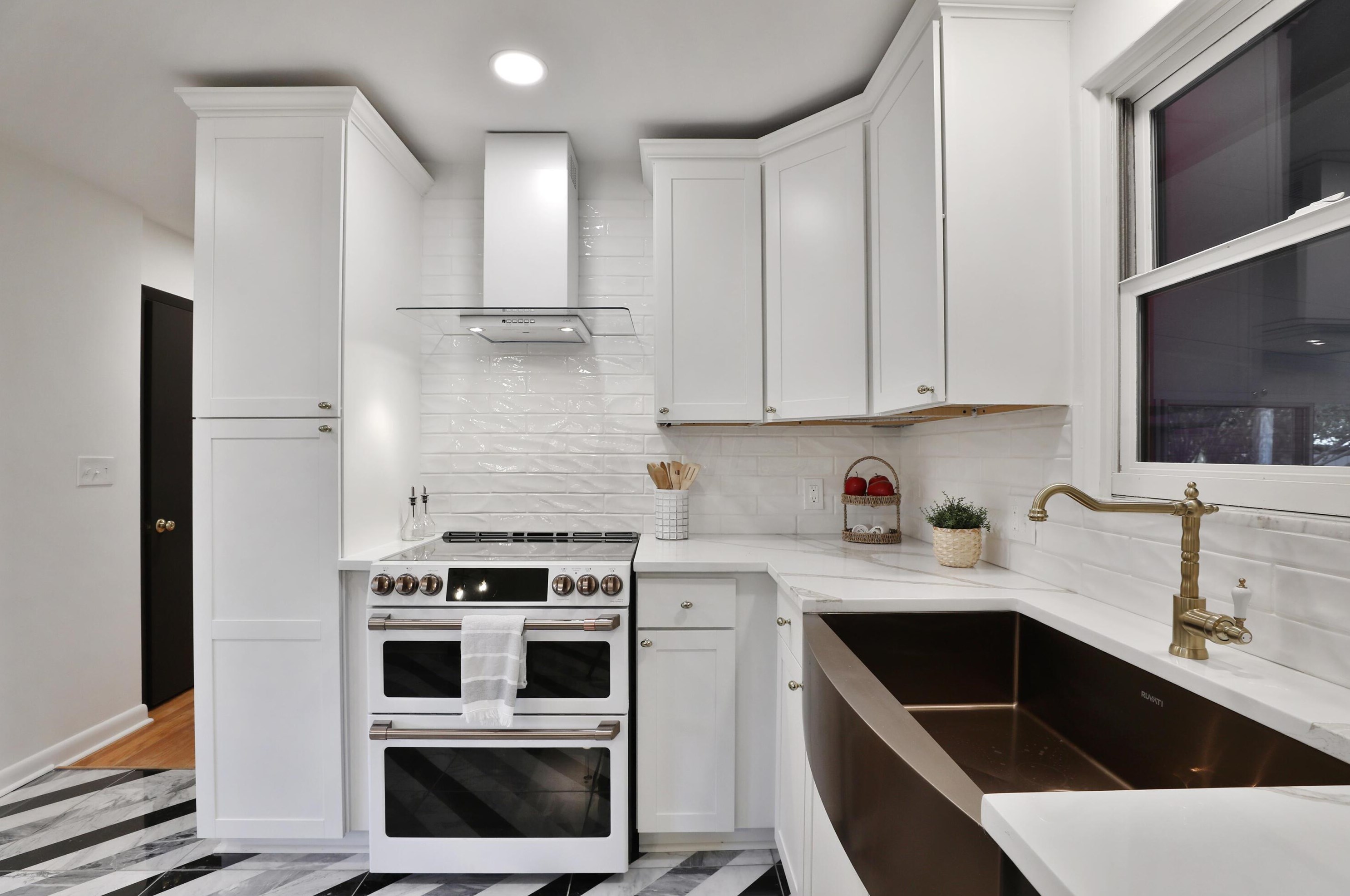 2277 Nayland Rd, Columbus OH  43220-4654 exterior