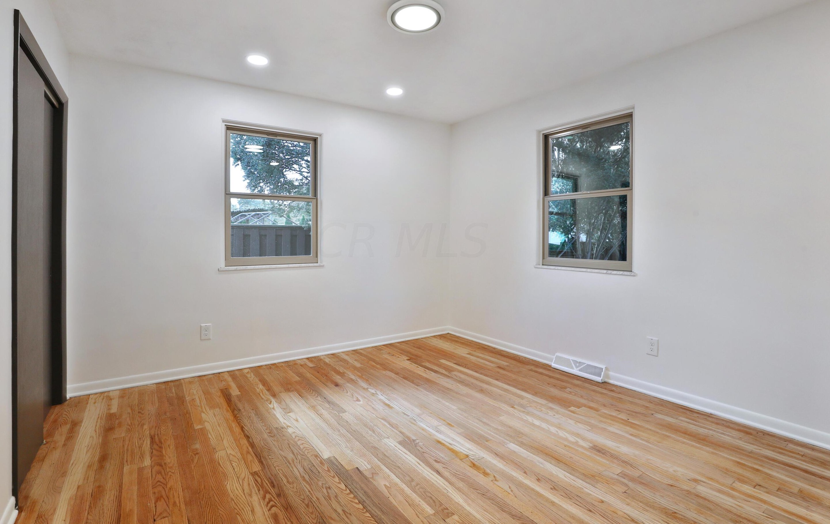 2277 Nayland Rd, Columbus OH  43220-4654 exterior