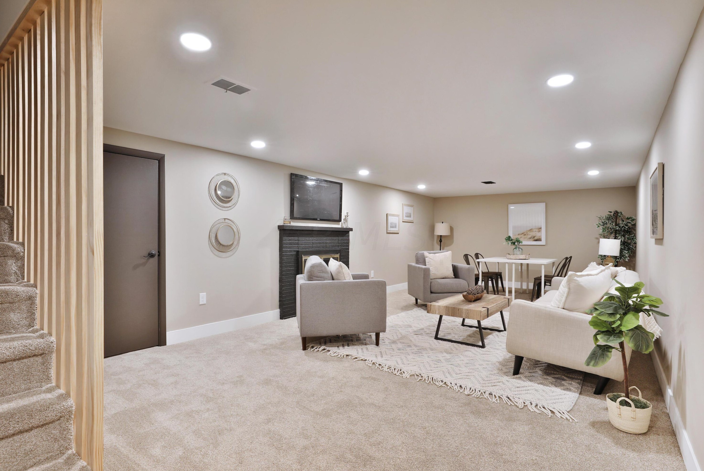 2277 Nayland Rd, Columbus OH  43220-4654 exterior