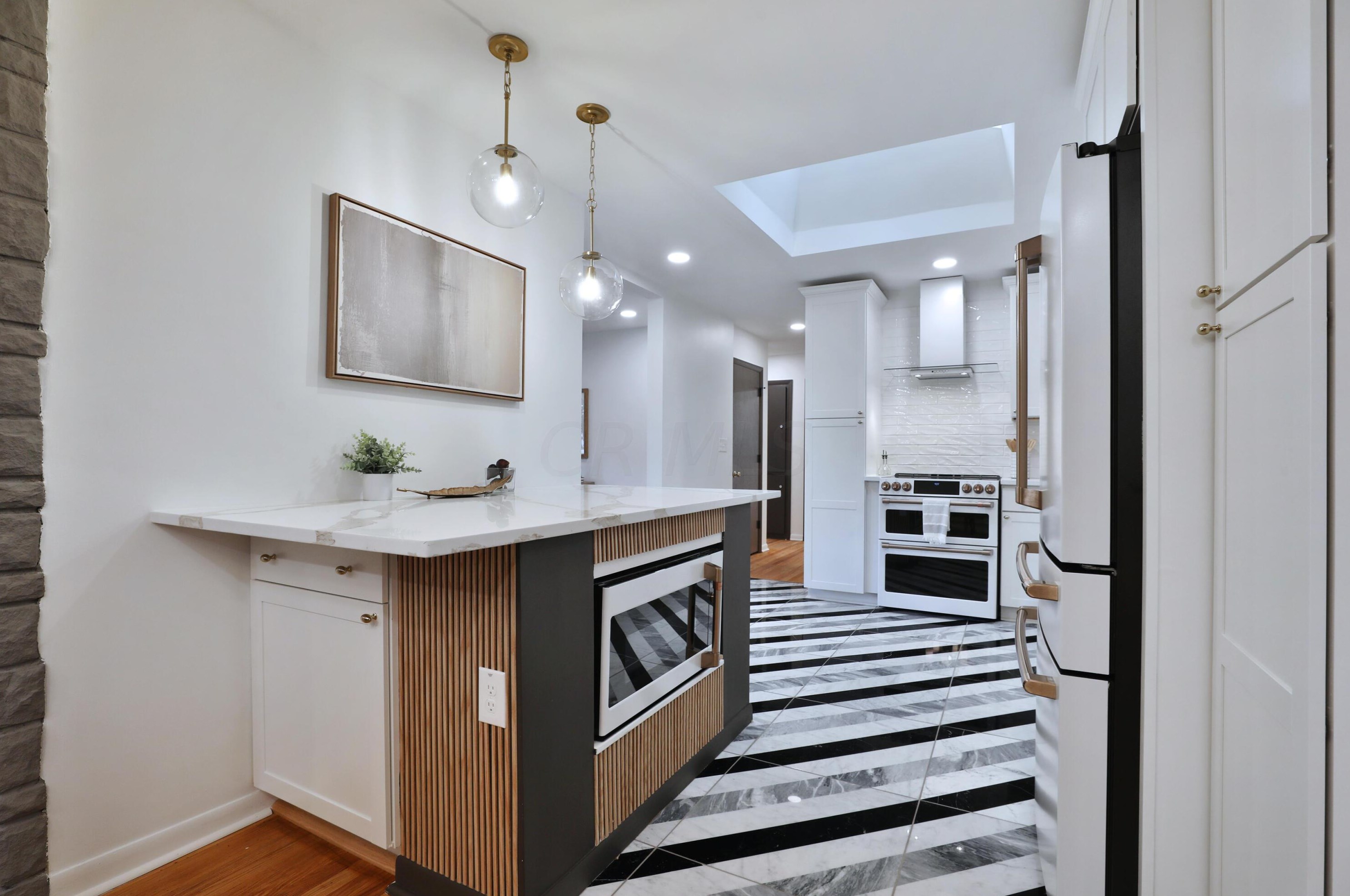 2277 Nayland Rd, Columbus OH  43220-4654 exterior