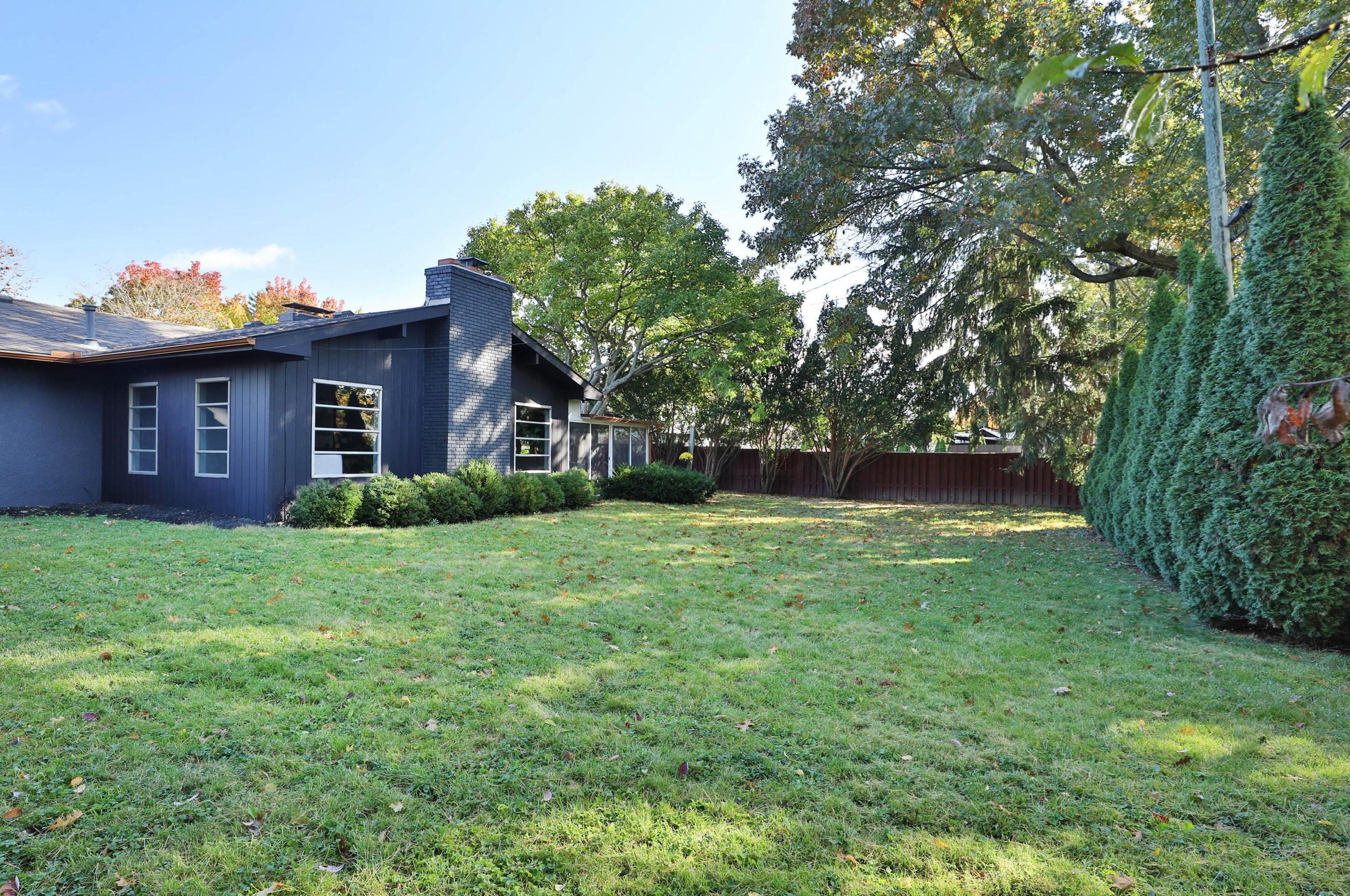 2277 Nayland Rd, Columbus OH  43220-4654 exterior