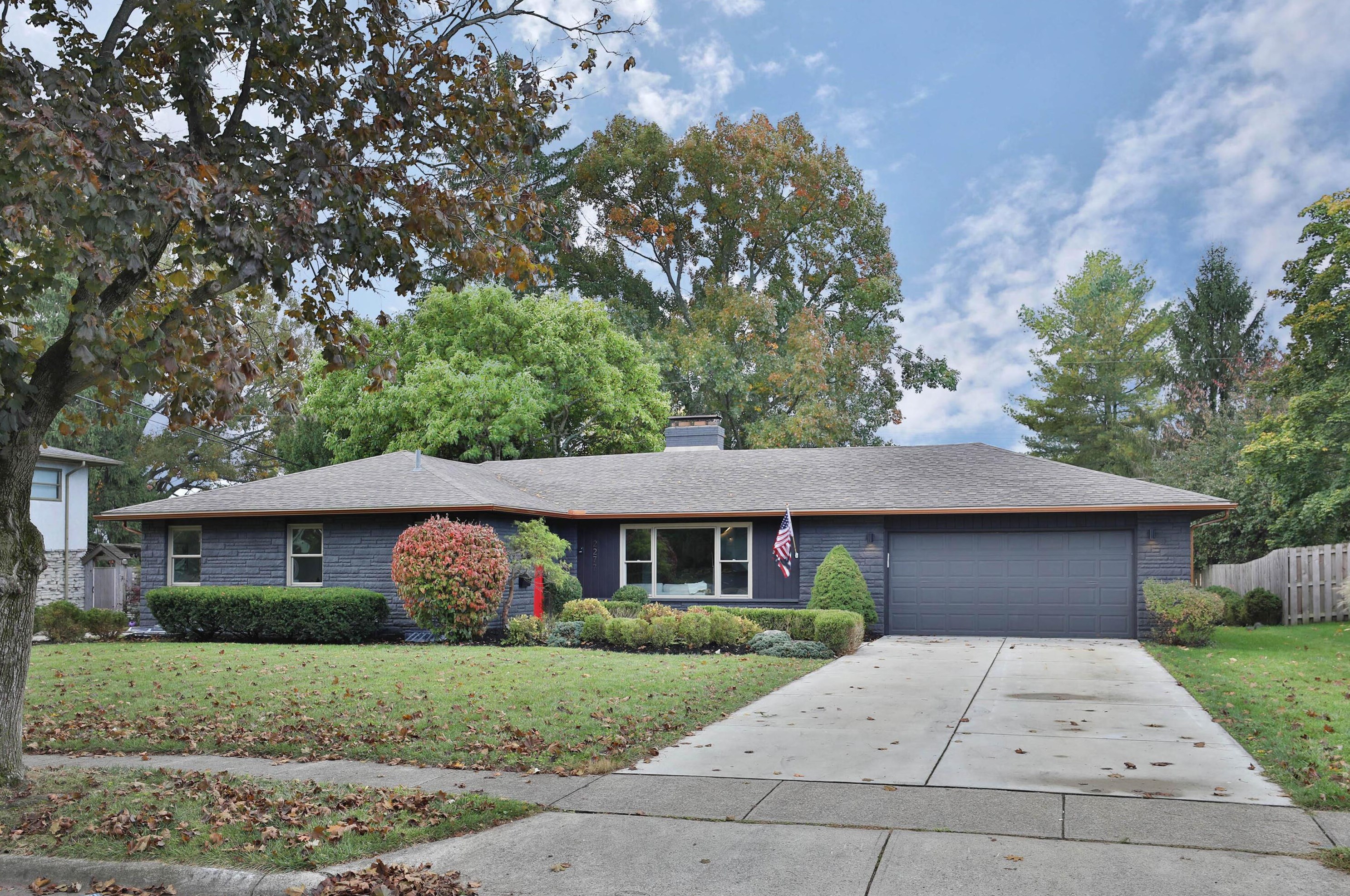 2277 Nayland Rd, Columbus OH  43220-4654 exterior