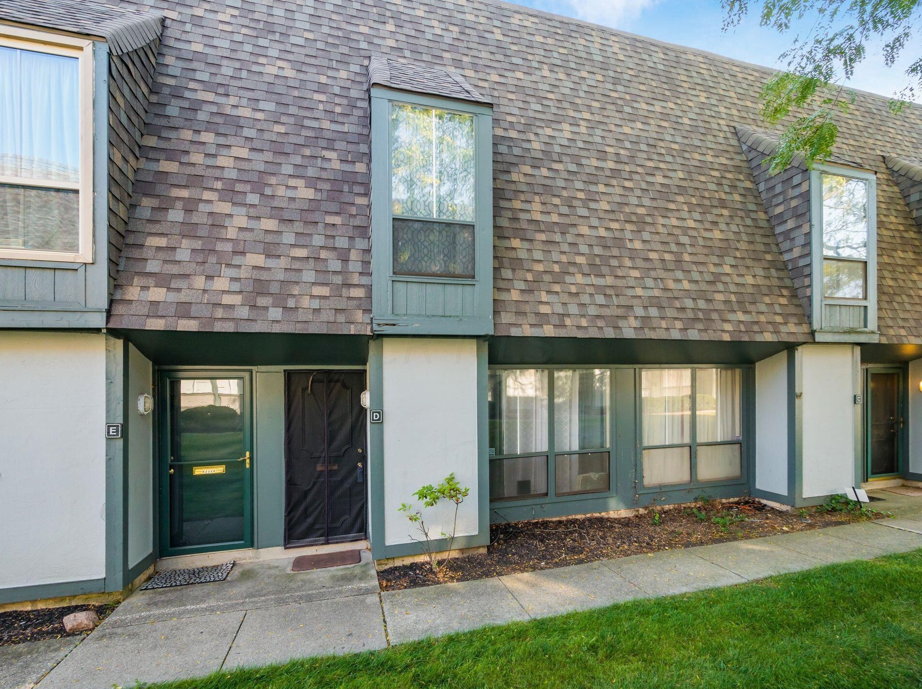 1070 Merrimar Cir, Columbus, OH 43220-3539