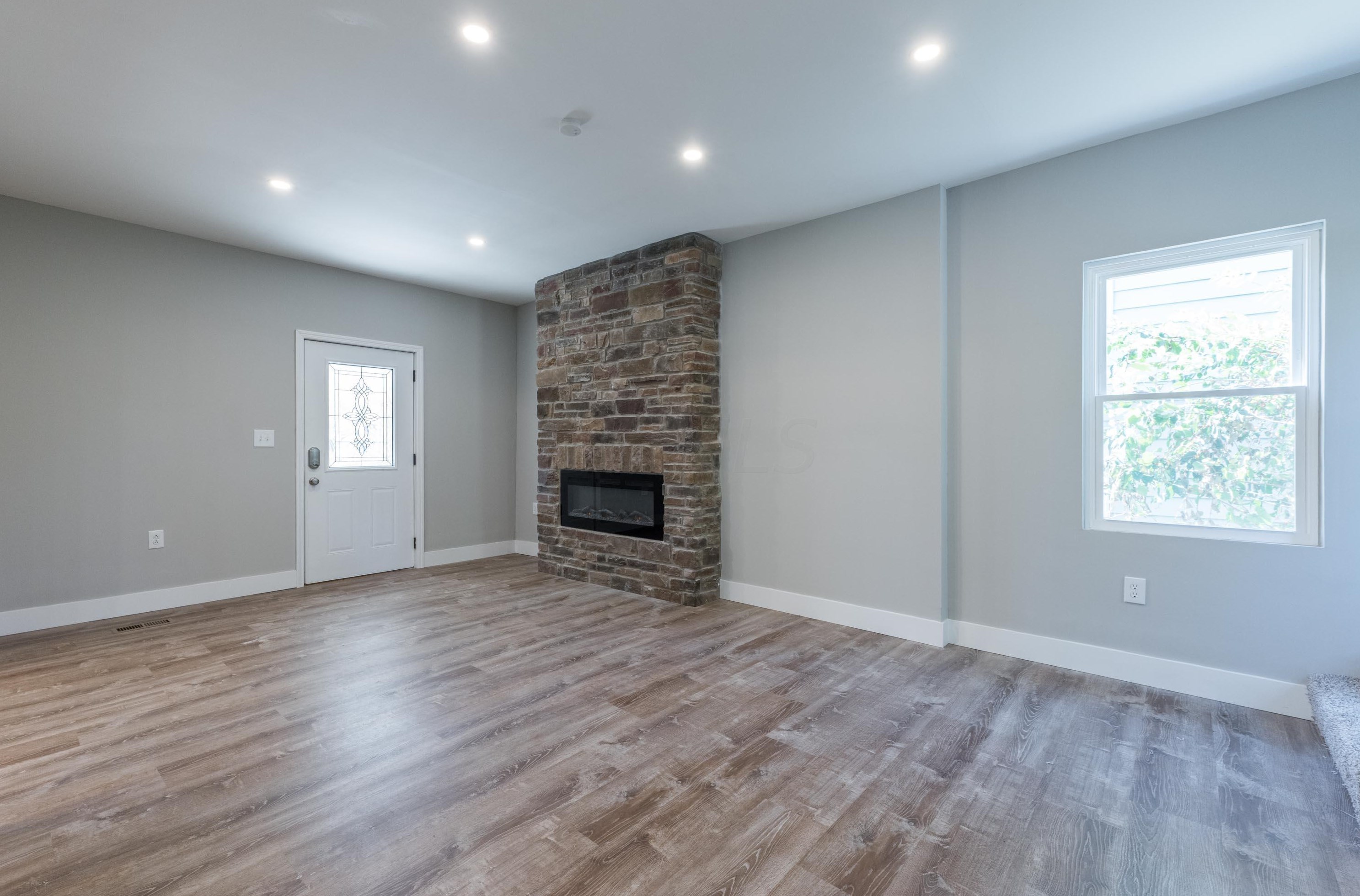 1930 Floral Ave, Columbus OH  43223-1245 exterior