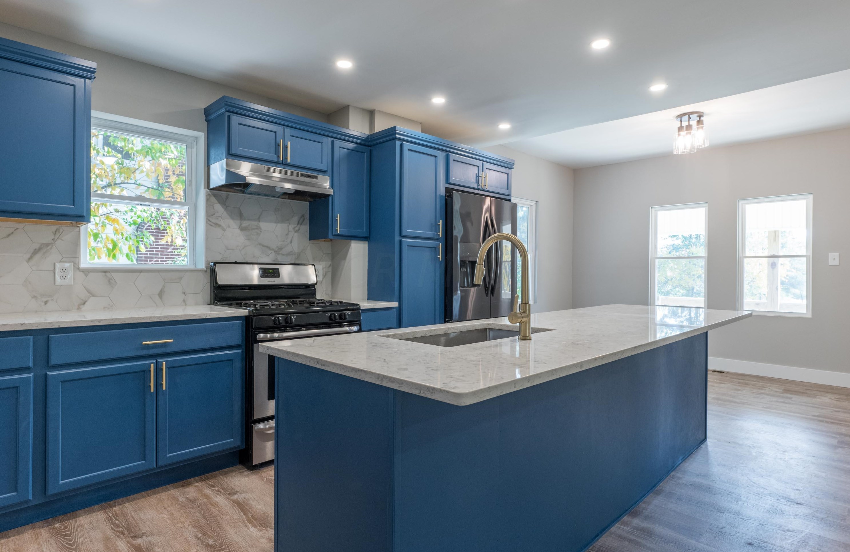 1930 Floral Ave, Columbus OH  43223-1245 exterior