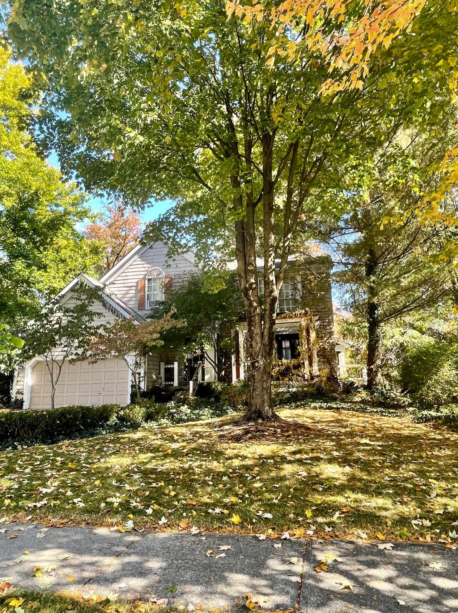 352 Spruce Hill Dr, Columbus, OH 43230-3655