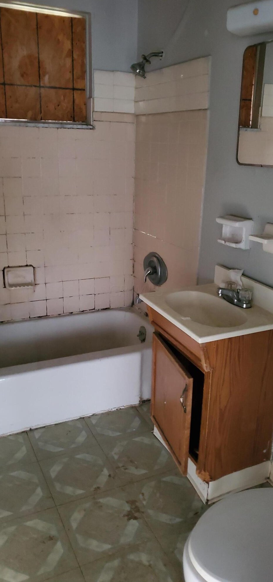 946 Mayfield Pl, Columbus OH 43209-2342 exterior