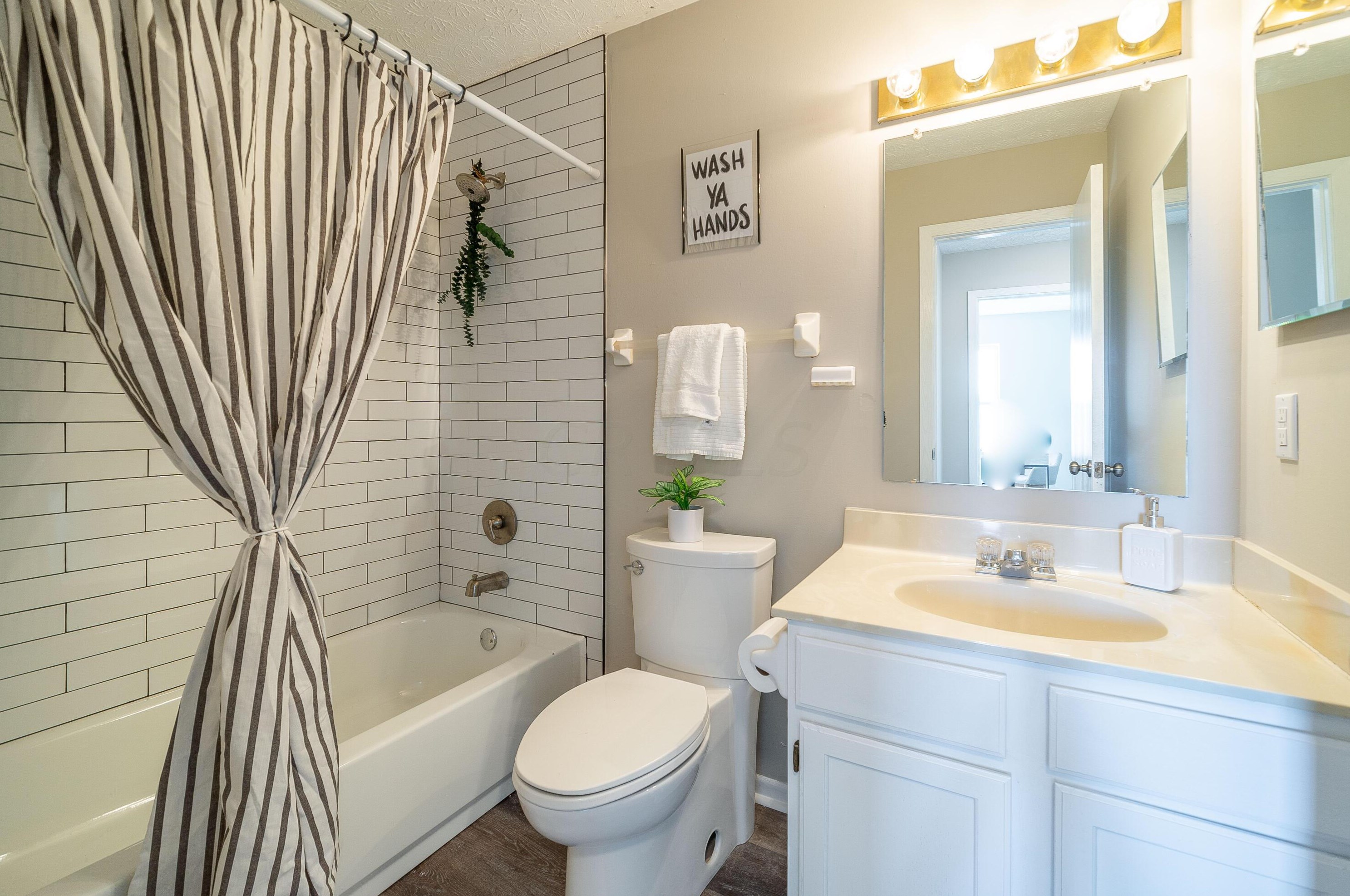 1088 Lavender Ln, Columbus OH 43207-4289 exterior