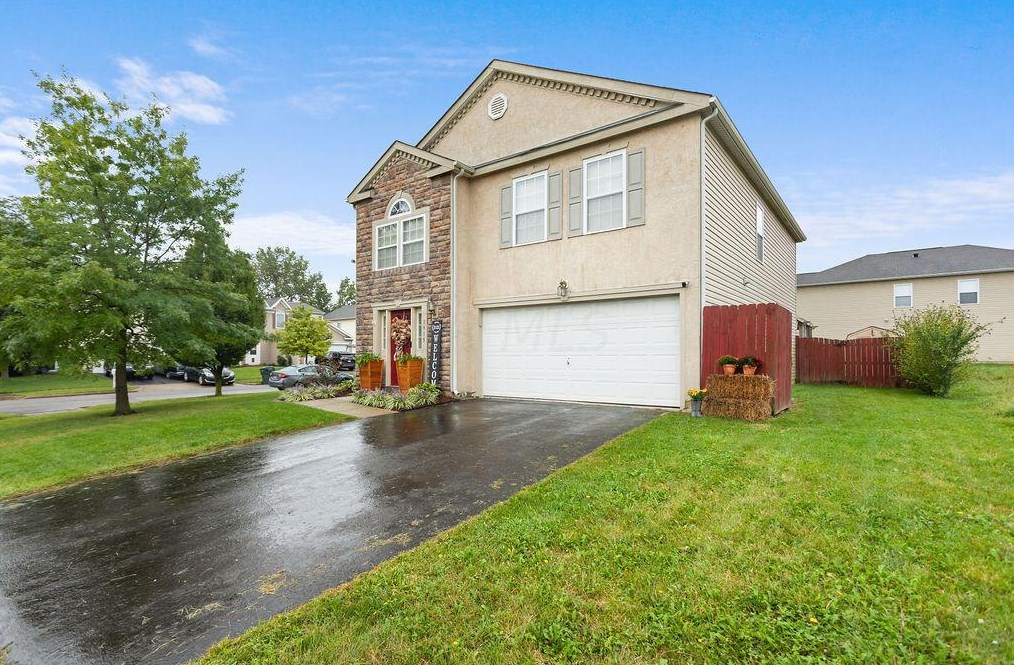 2915 Horsham Dr, Darbydale, OH 43123