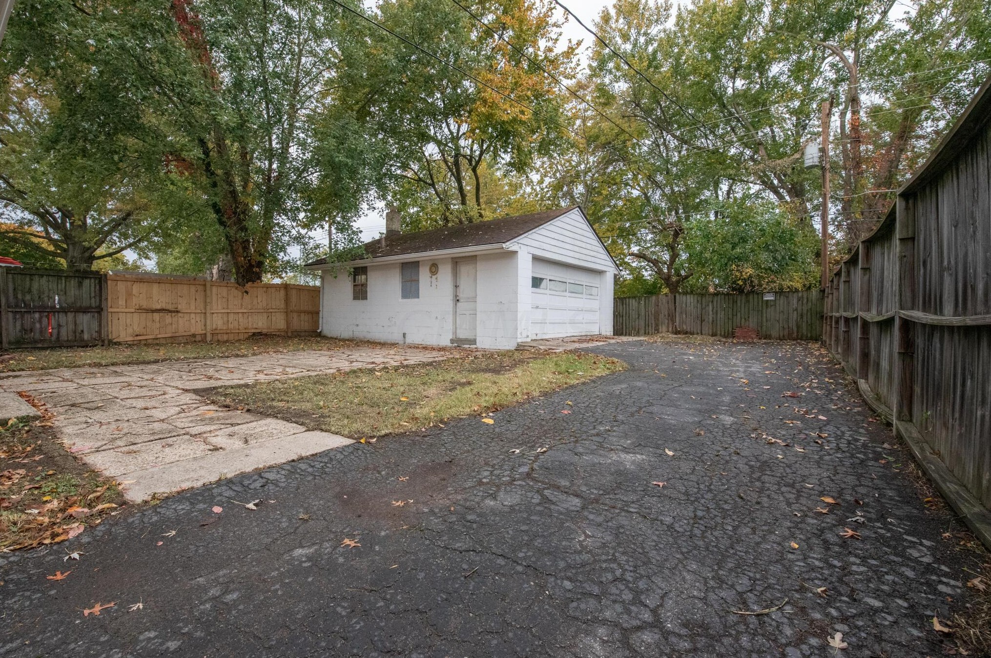 937 Ashburton Rd, Columbus OH 43227-1029 exterior