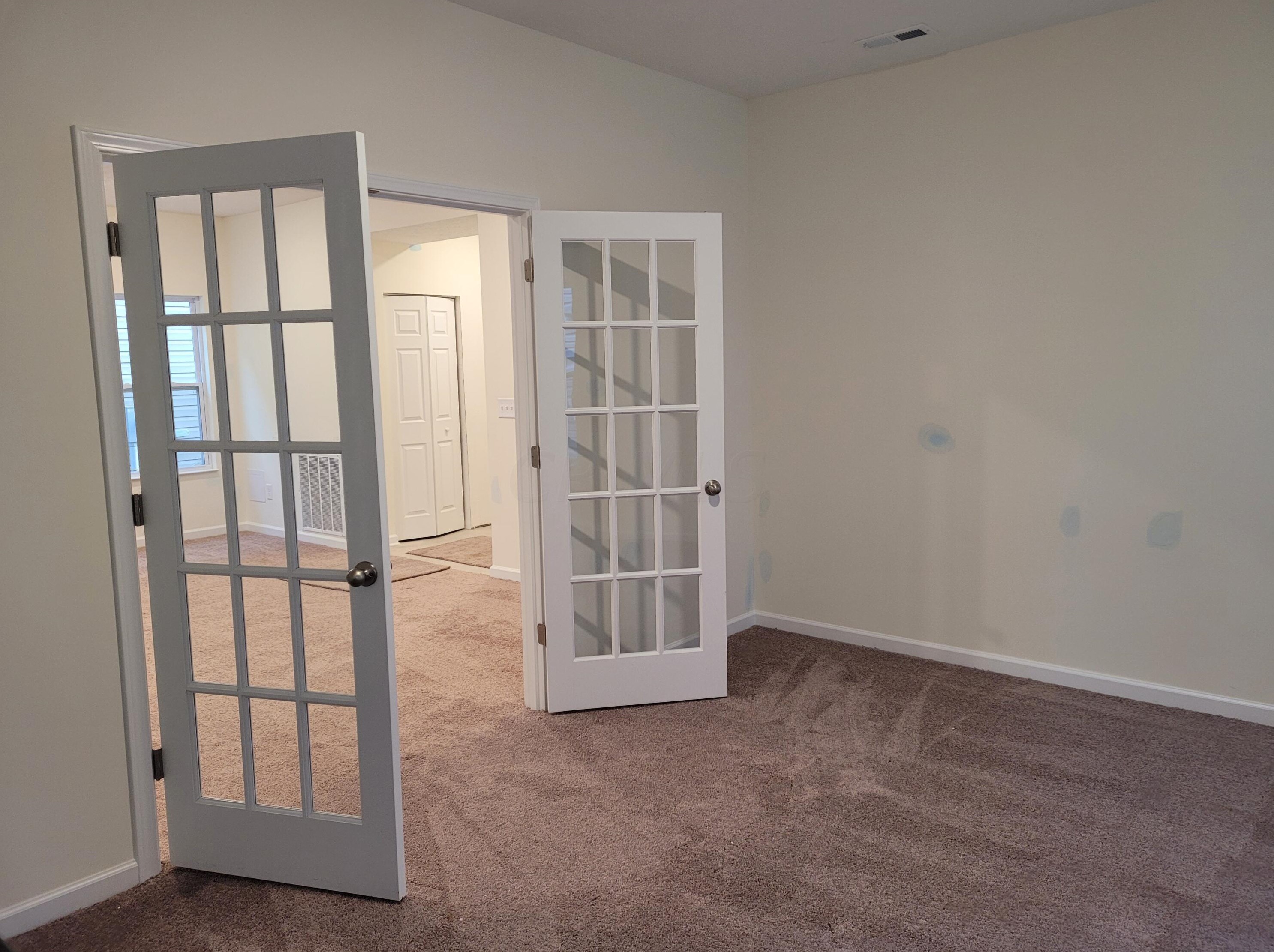 2912 Horsham Dr, Darbydale OH  43123-2116 exterior