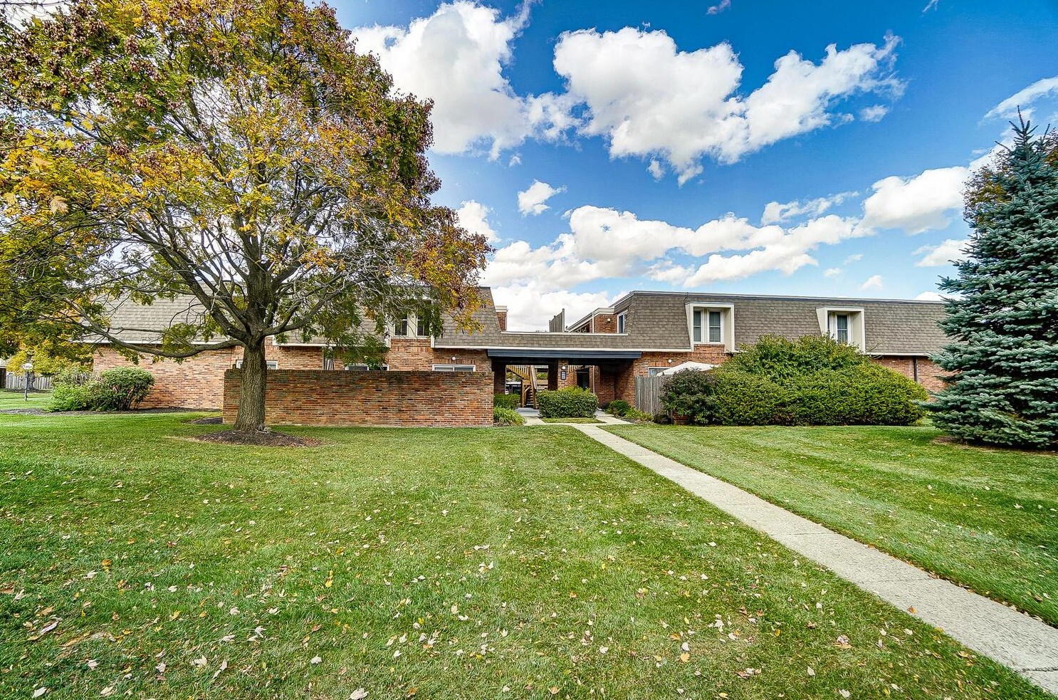 1516 Lafayette Dr, Columbus, OH 43220-6804