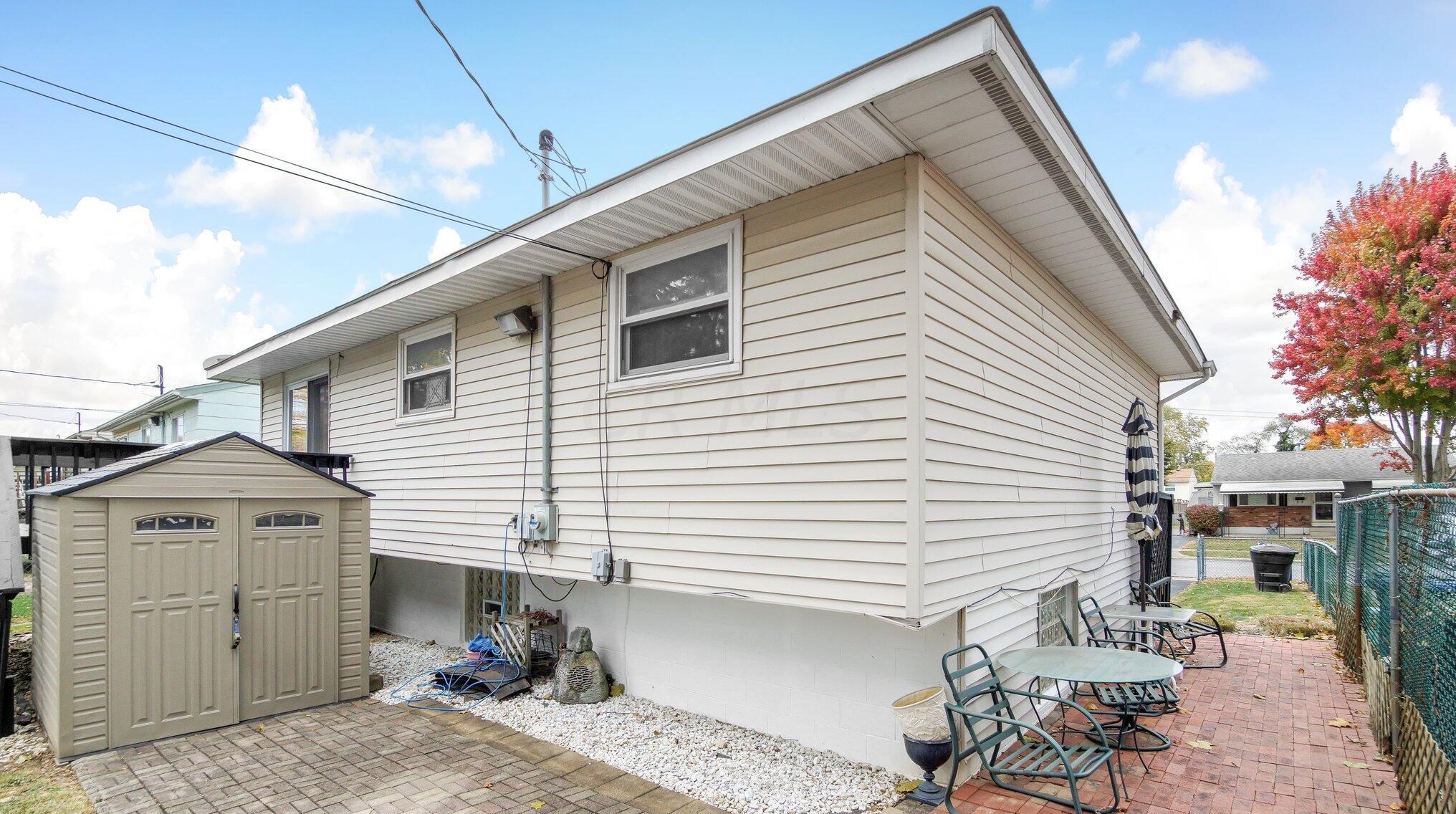 3949 Hillman Rd, Columbus OH 43207-4170 exterior