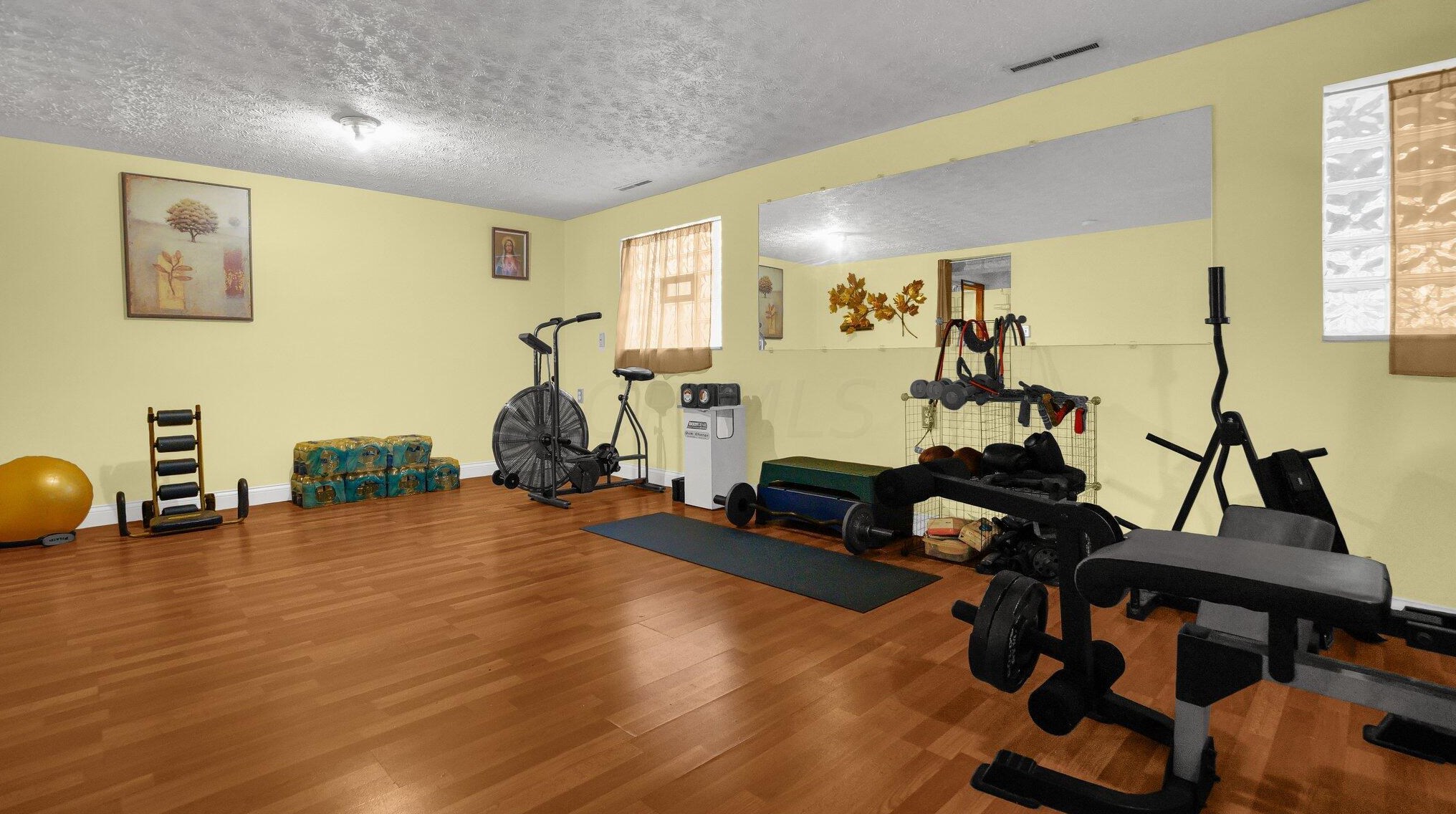 3949 Hillman Rd, Columbus OH 43207-4170 exterior