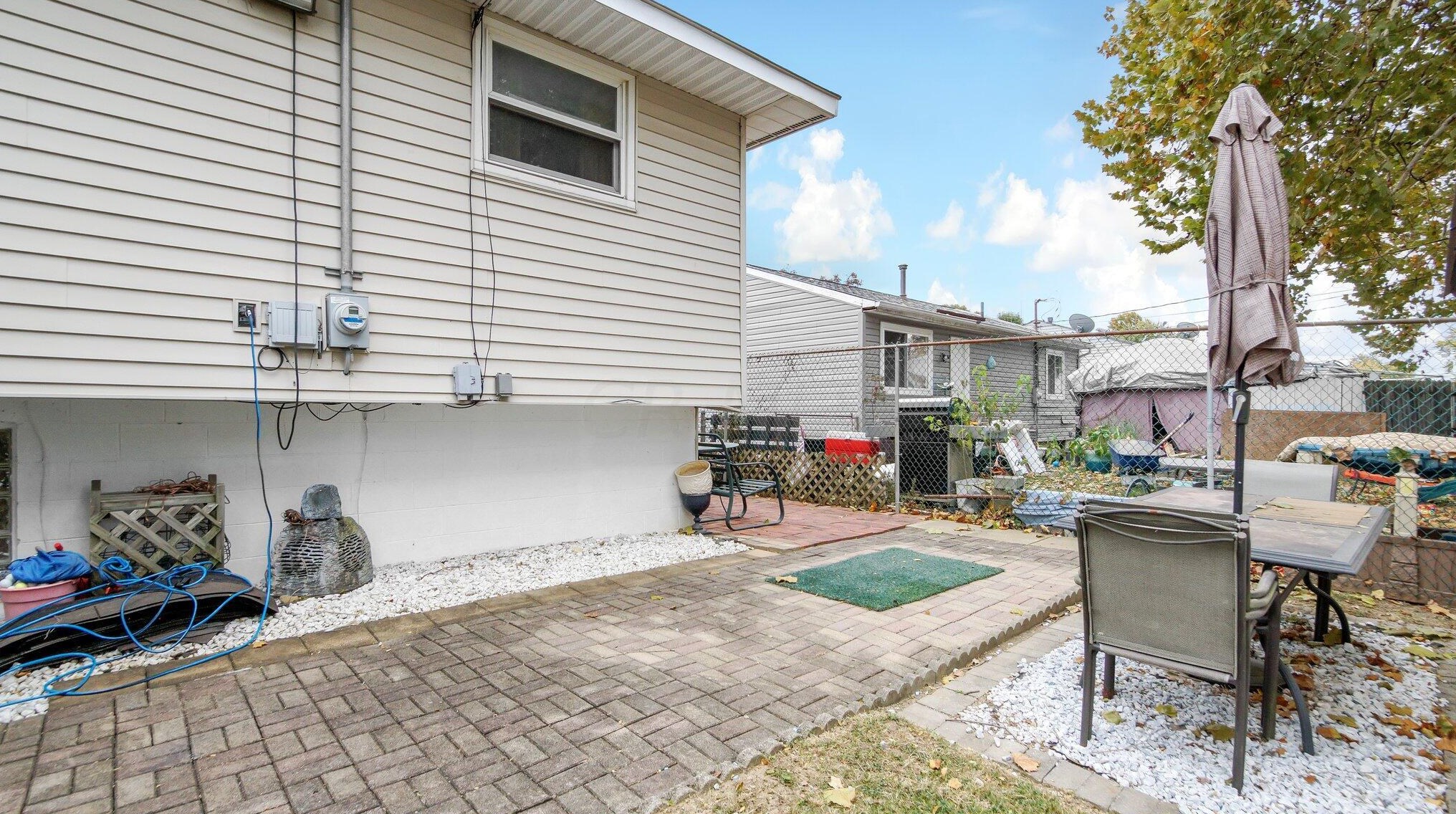 3949 Hillman Rd, Columbus OH 43207-4170 exterior