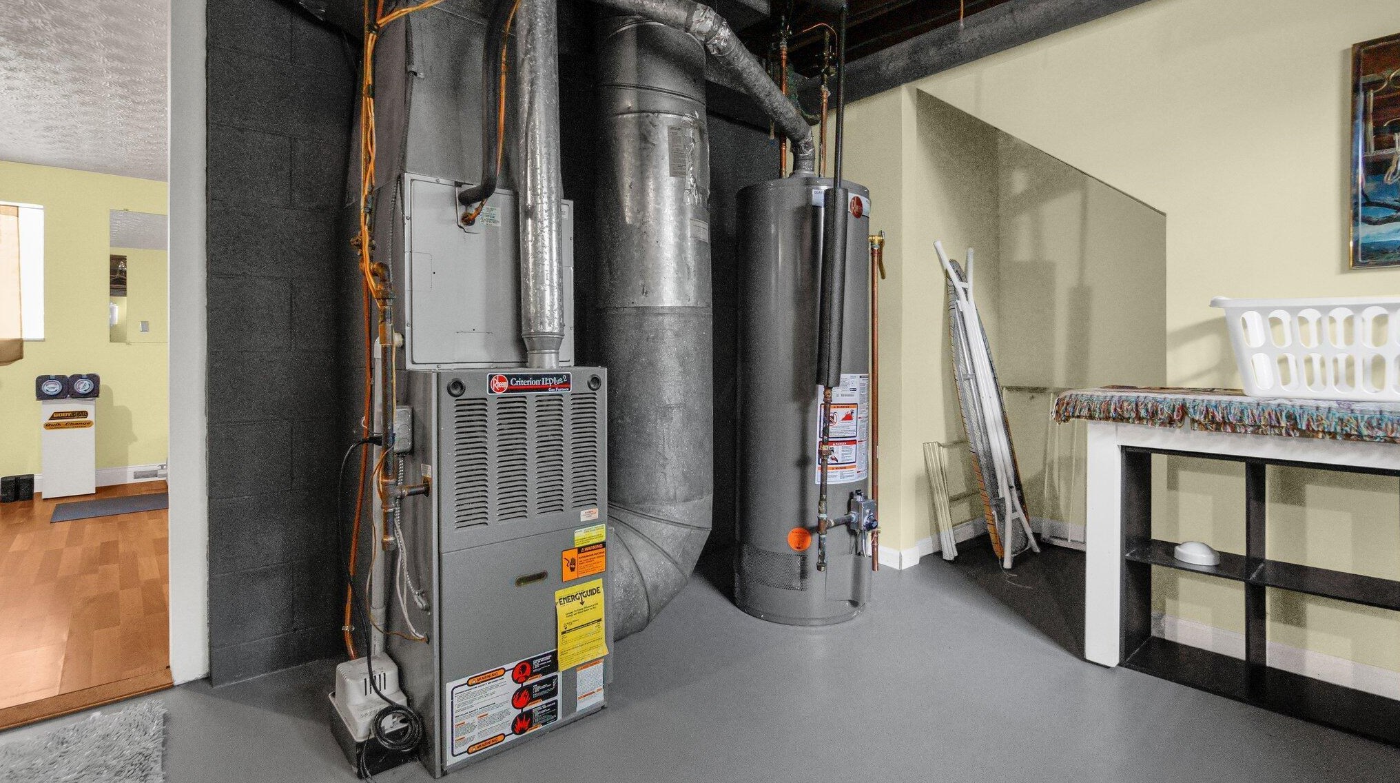 3949 Hillman Rd, Columbus OH 43207-4170 exterior