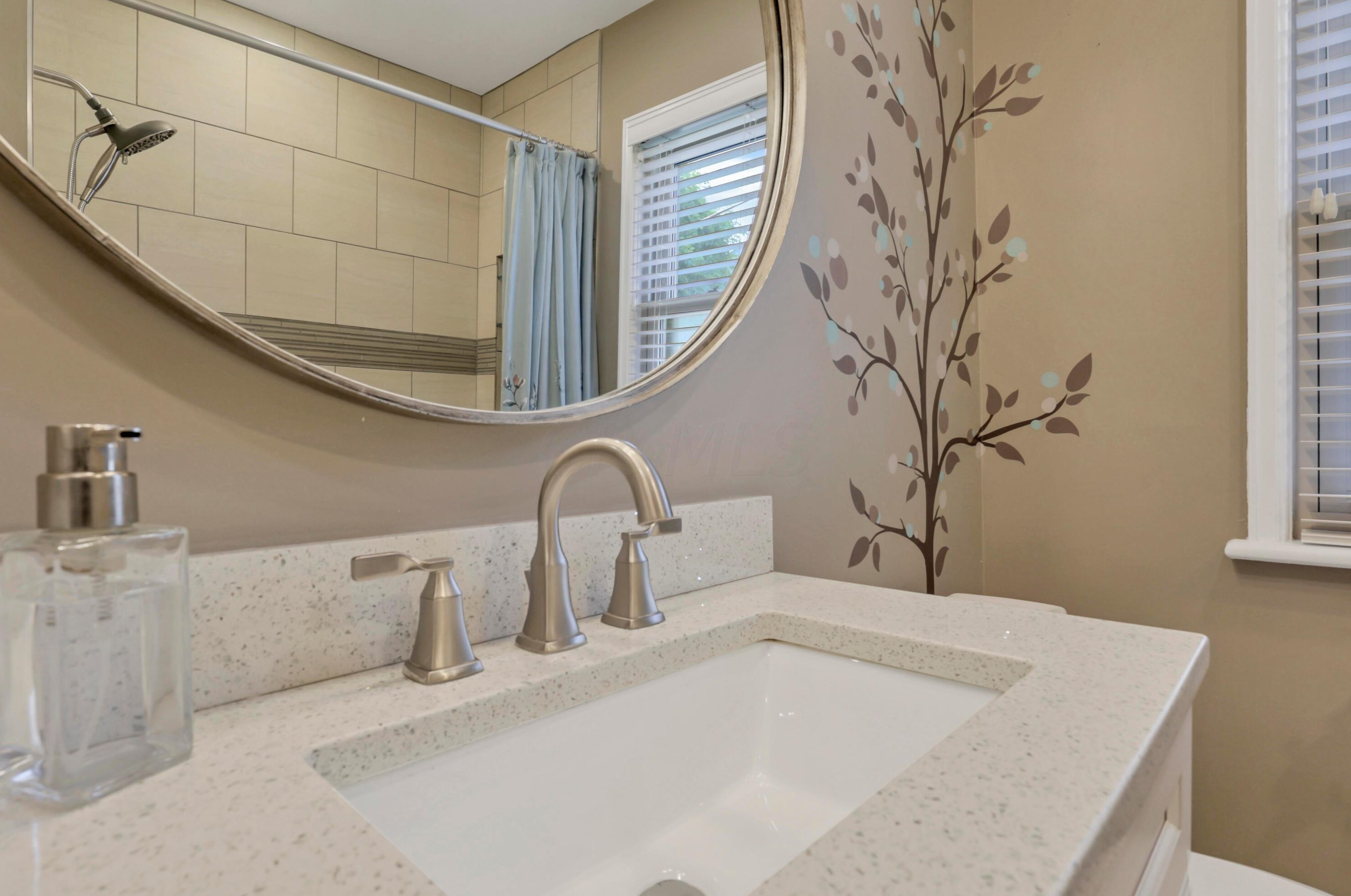 23 Weisheimer Rd, Columbus OH 43214-2145 exterior