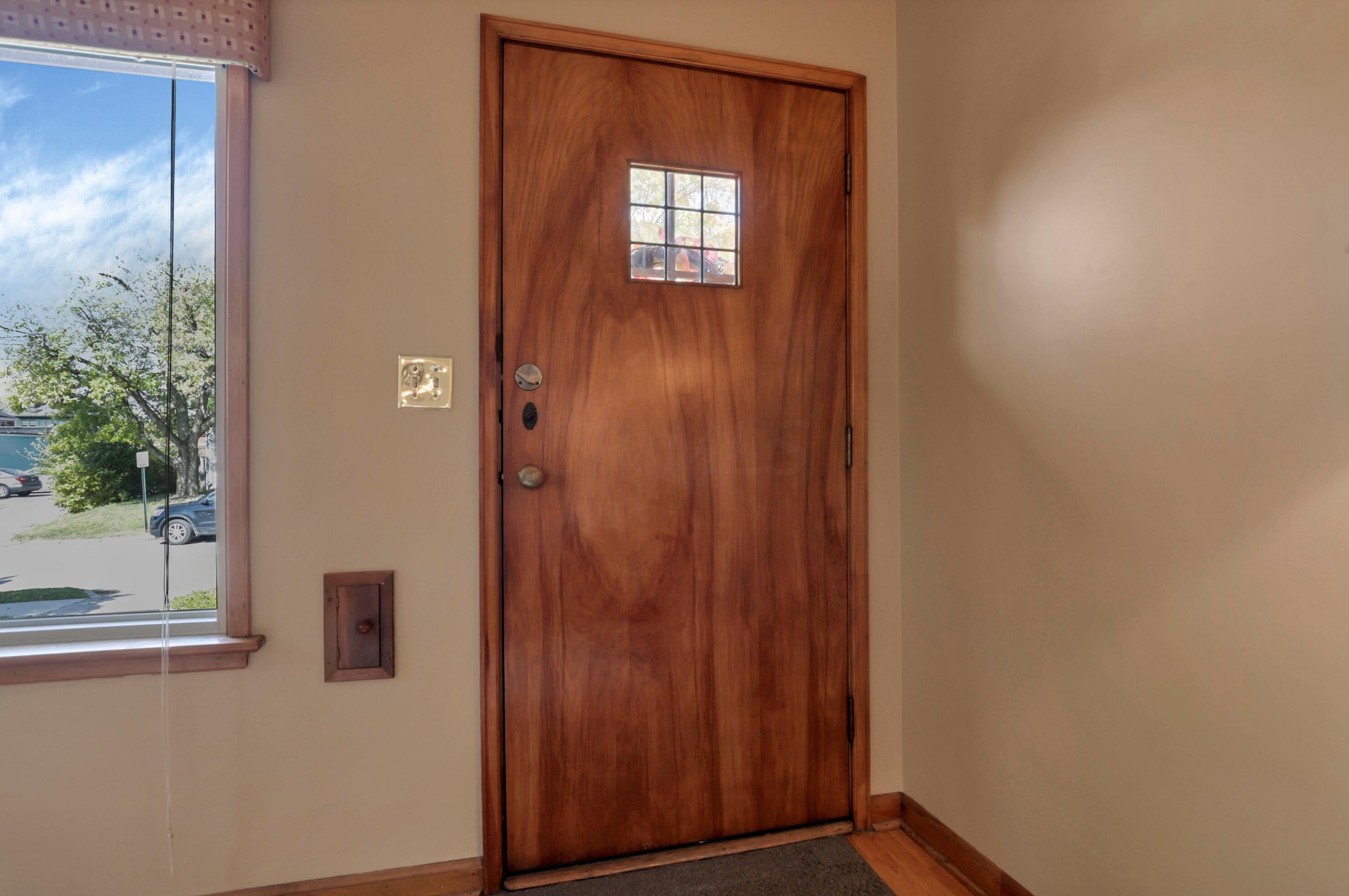 23 Weisheimer Rd, Columbus, OH 43214-2145