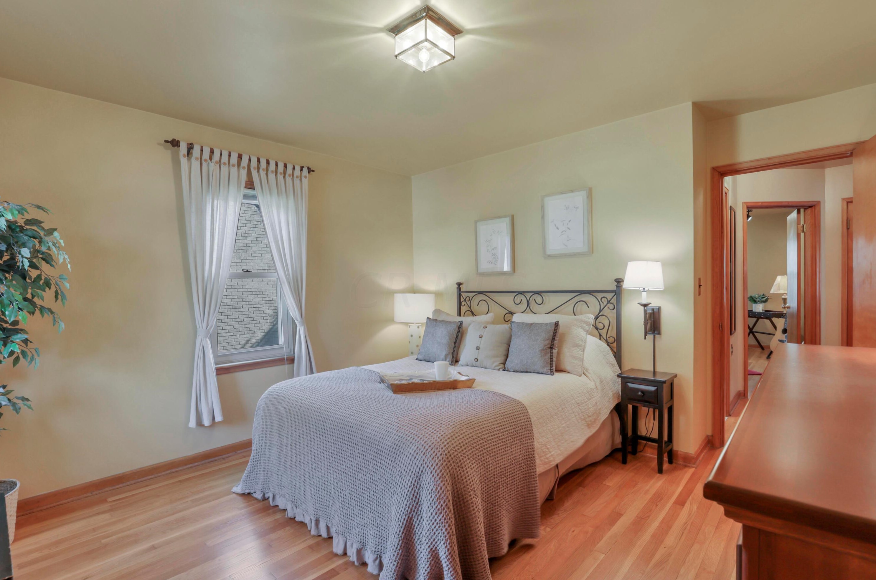 23 Weisheimer Rd, Columbus OH 43214-2145 exterior