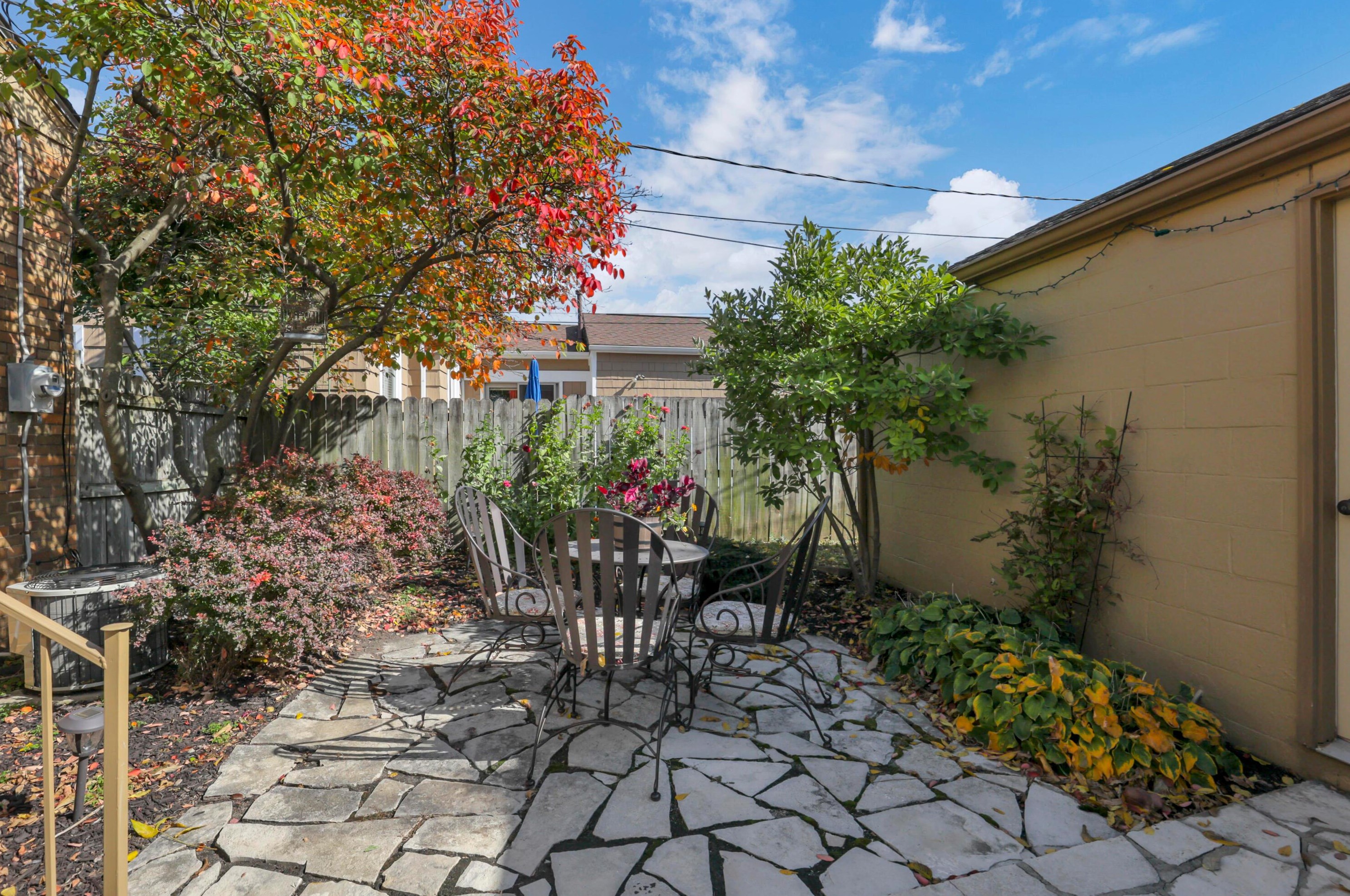 23 Weisheimer Rd, Columbus OH 43214-2145 exterior