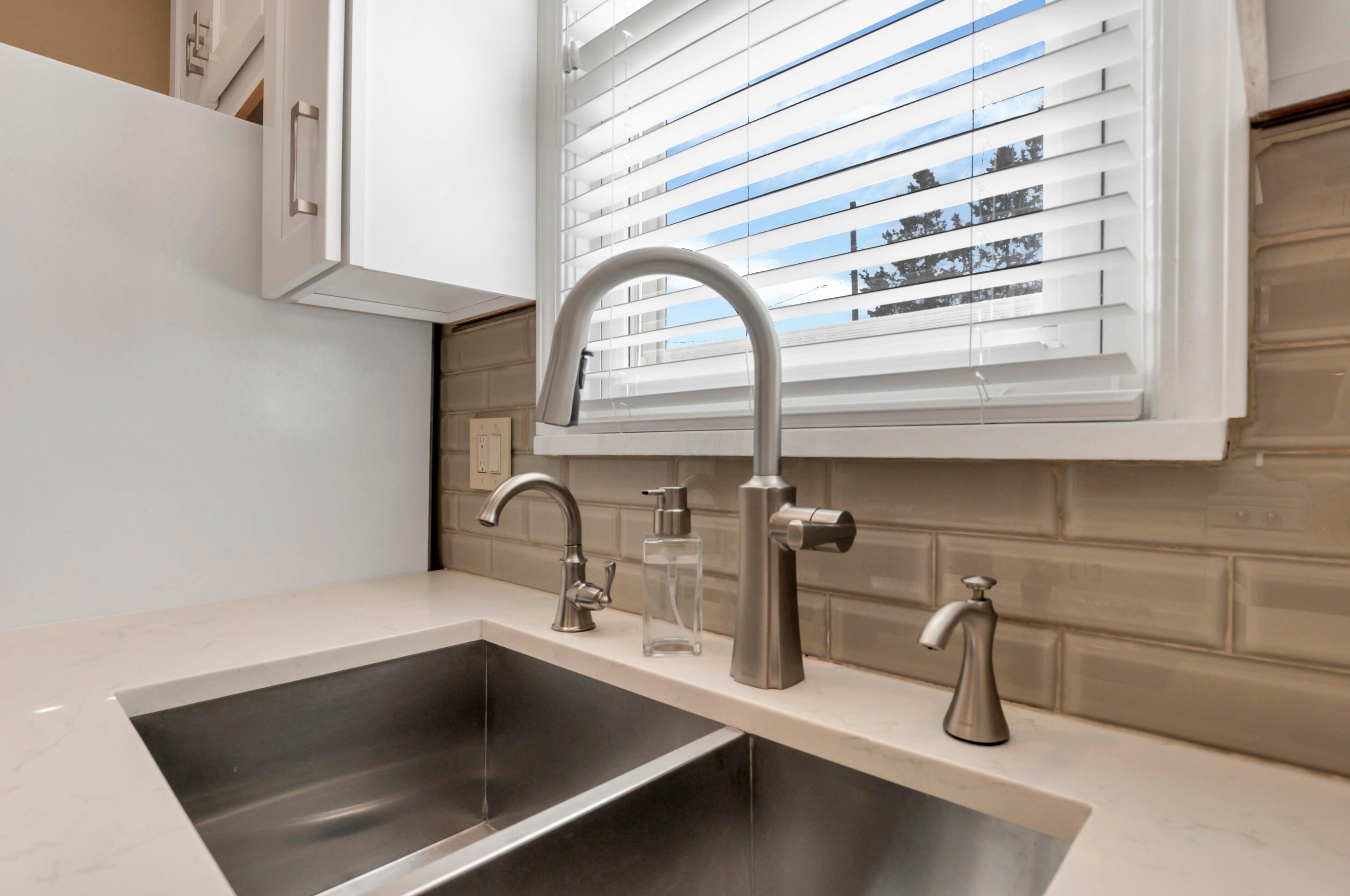 23 Weisheimer Rd, Columbus OH 43214-2145 exterior