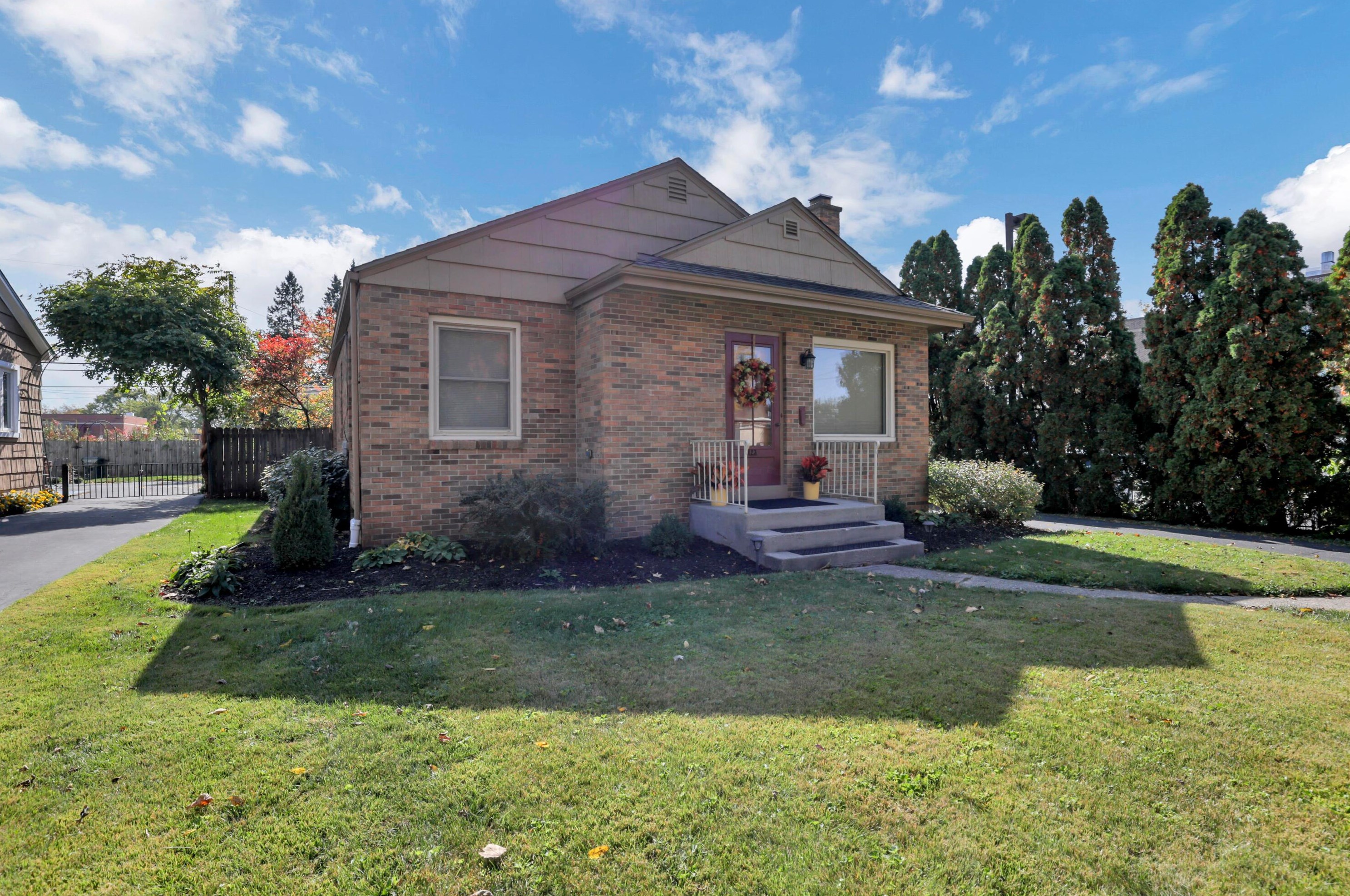 23 Weisheimer Rd, Columbus OH 43214-2145 exterior