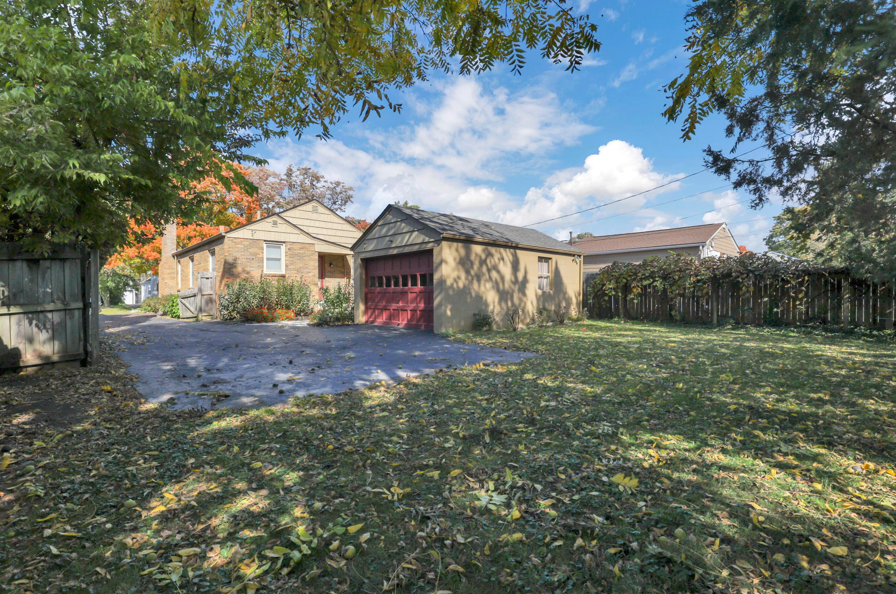 23 Weisheimer Rd, Columbus OH 43214-2145 exterior