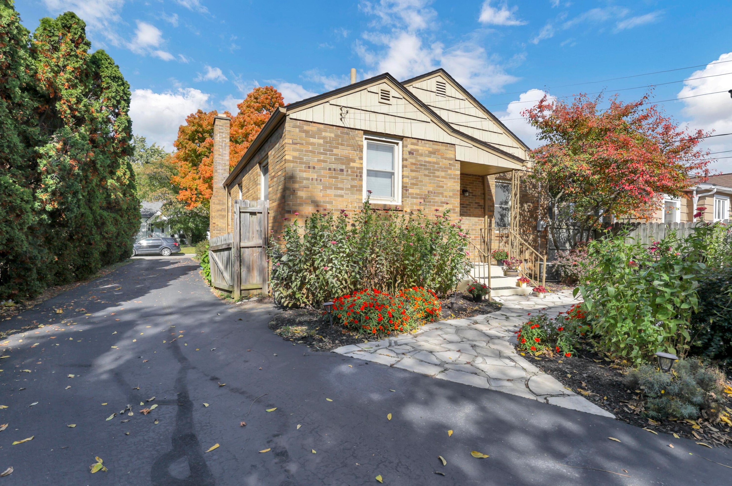 23 Weisheimer Rd, Columbus OH 43214-2145 exterior