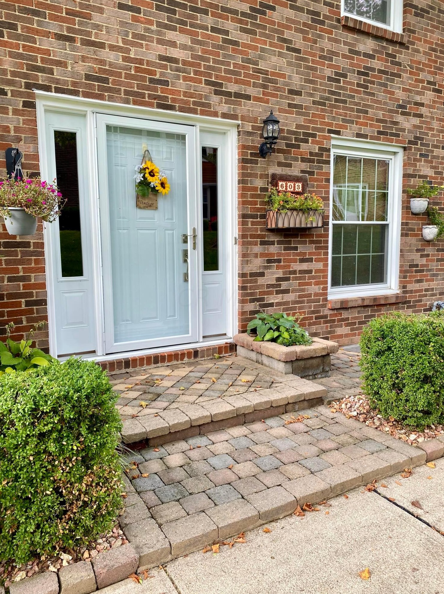603 Dlyn St, Columbus, OH 43228-2522