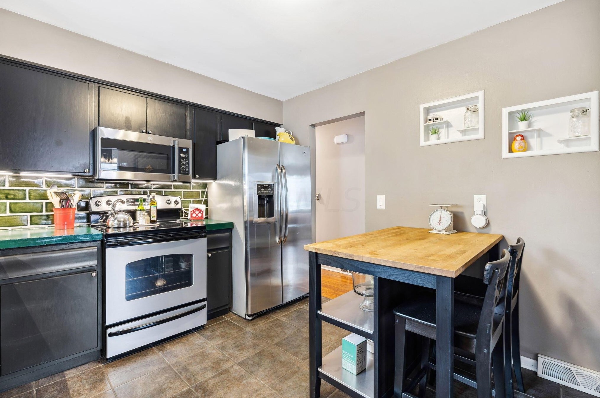 1411 Pershing Dr, Columbus OH 43224-1135 exterior